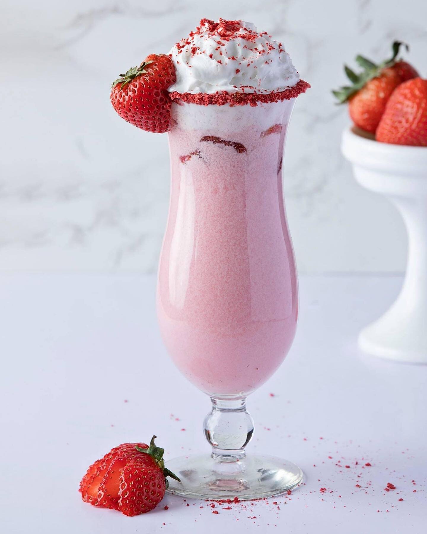 🍓🍓Created a Starbucks Inspired #PinkDrink and boozed it up a bit by adding #MalibuRum 

Recipe:
1/2 cup White Cran Strawberry #Cocktail
1/2 cup Coconut Milk
2 shots Malibu Rum 
Coconut #WhippedCream 
2 TBS of dehydrated strawberries ( 1 1/2 for in 