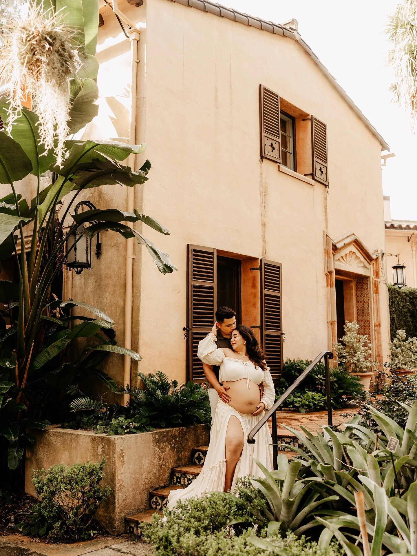 an ethereal evening for my beloved momma 🤍

the perfect location for them even with sprinkling rain we made it happen 🪄

first time shooting in this stunning location I&rsquo;m itching to go back already 🥹

#floridaphotographer #orlandophotographe