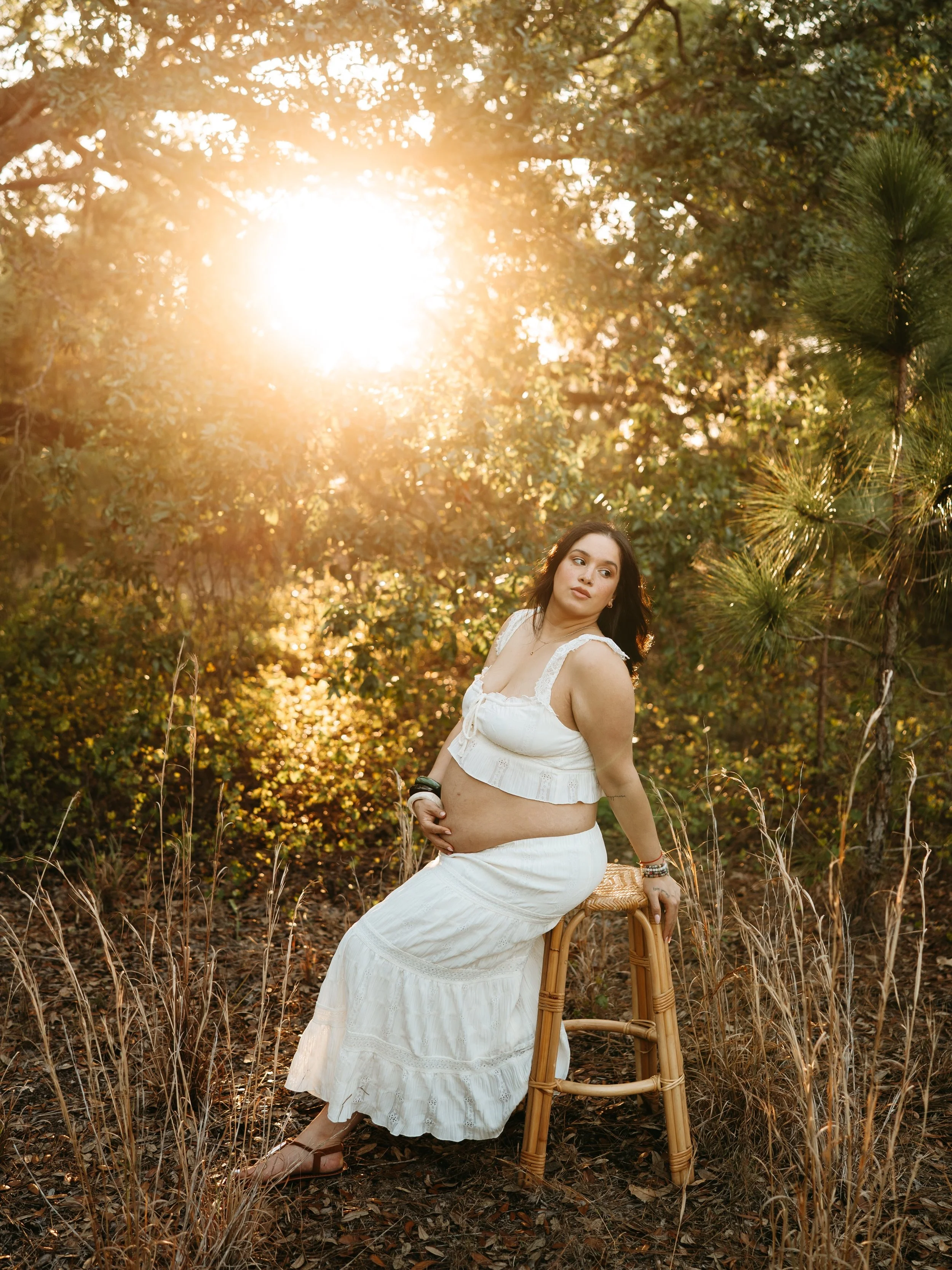 warm evening light over everything <3 
the beauty of Mother Earth + Motherhood 🤎

Also 3 spots left for fall minis using this location 🥰

#maternityphotographer #maternityphotoshoot #floridaphotographer