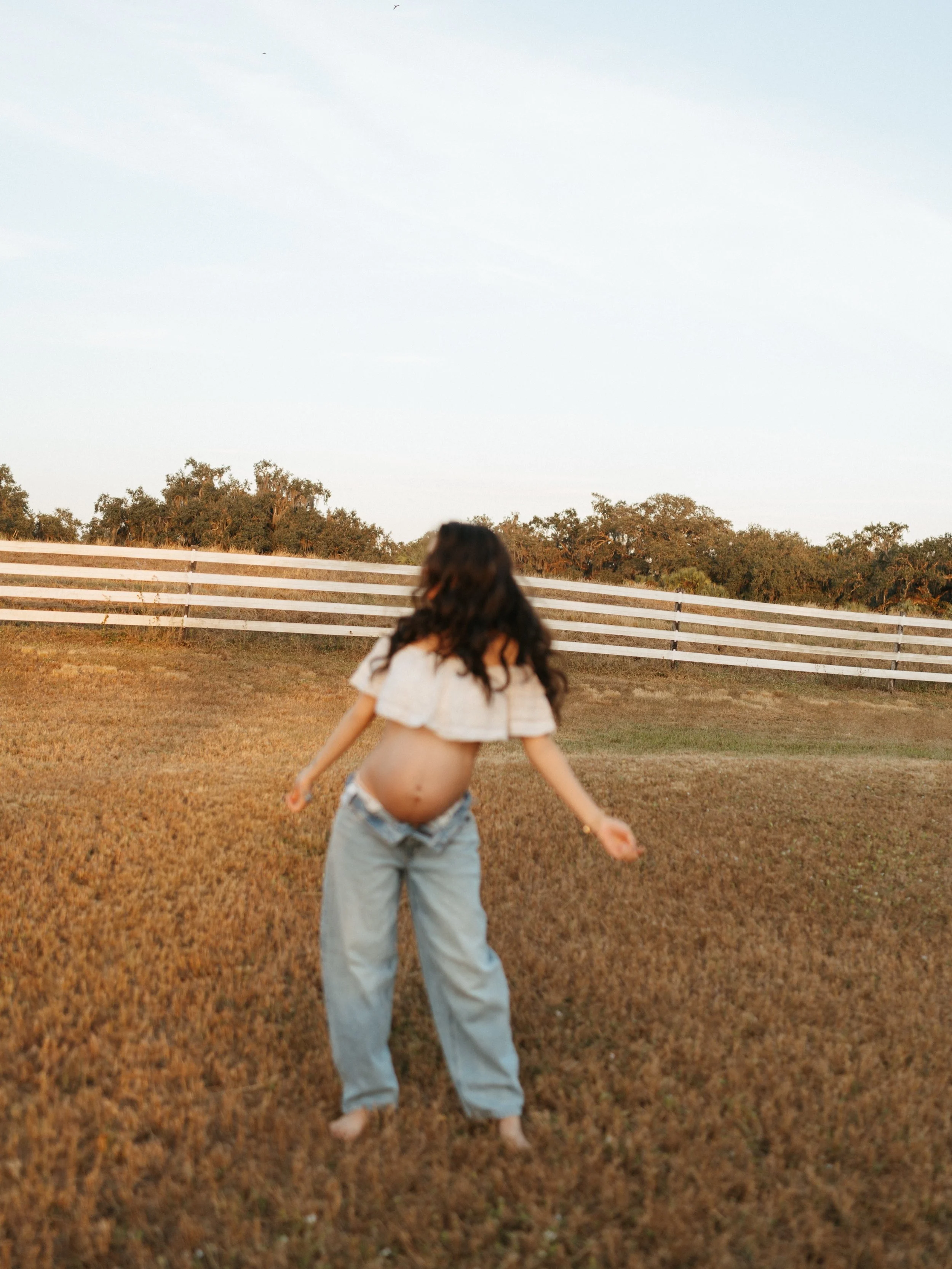 Ava &amp; her cutest bump on your feed 🩵

My favorite weather is approaching along with all the holidays 🥹🥹 These photos are just a bittersweet reminder <3 

#maternityphotoshoot #pregnant #maternidad
