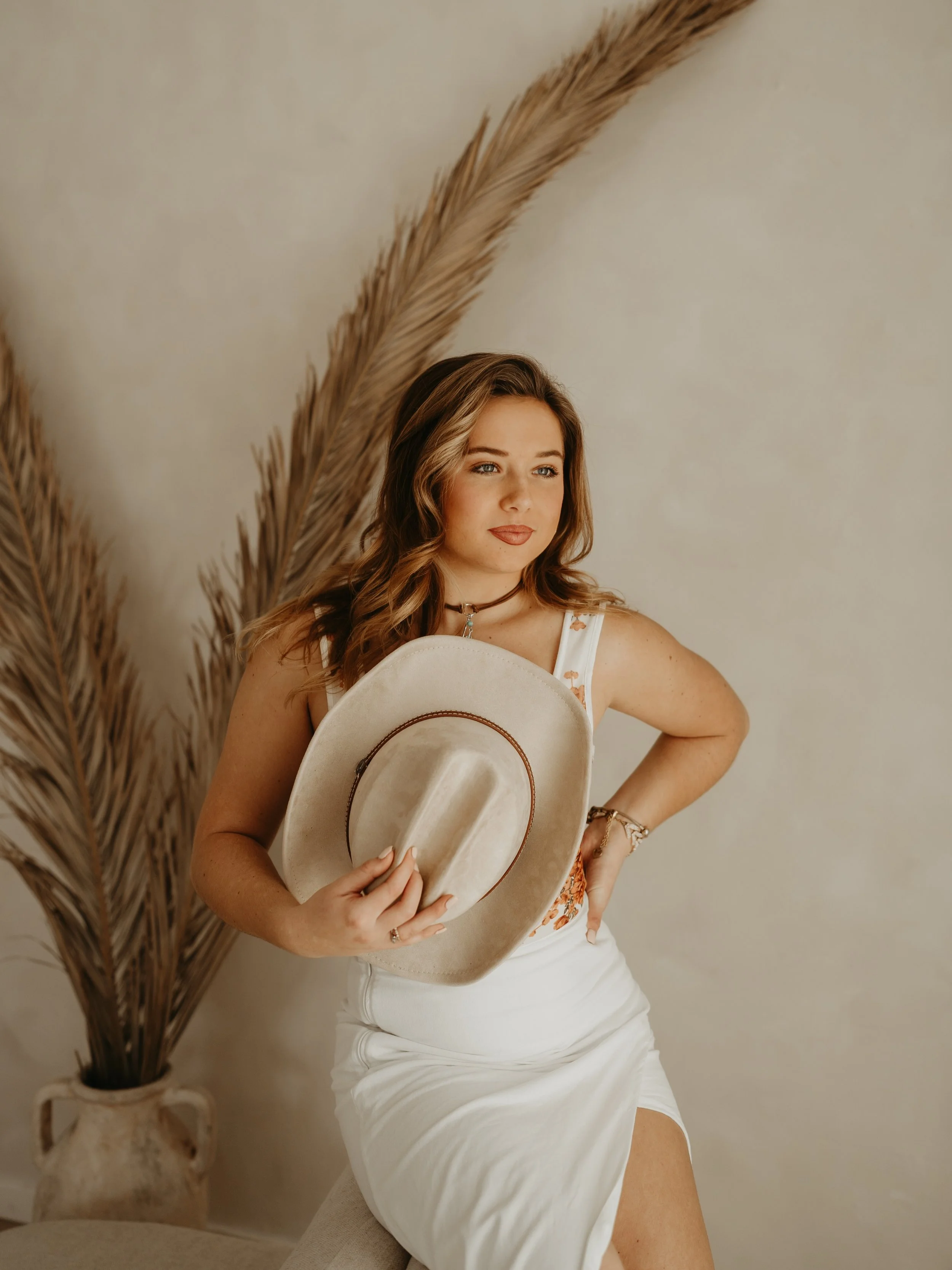 Anah &amp; all her glory 🤎 

A fun time was had full of great laughs with this stunning girl 🥹🤍 I gasped the moment she walked in with her outfit I was annoyingly obsessed can you tell 😭😭