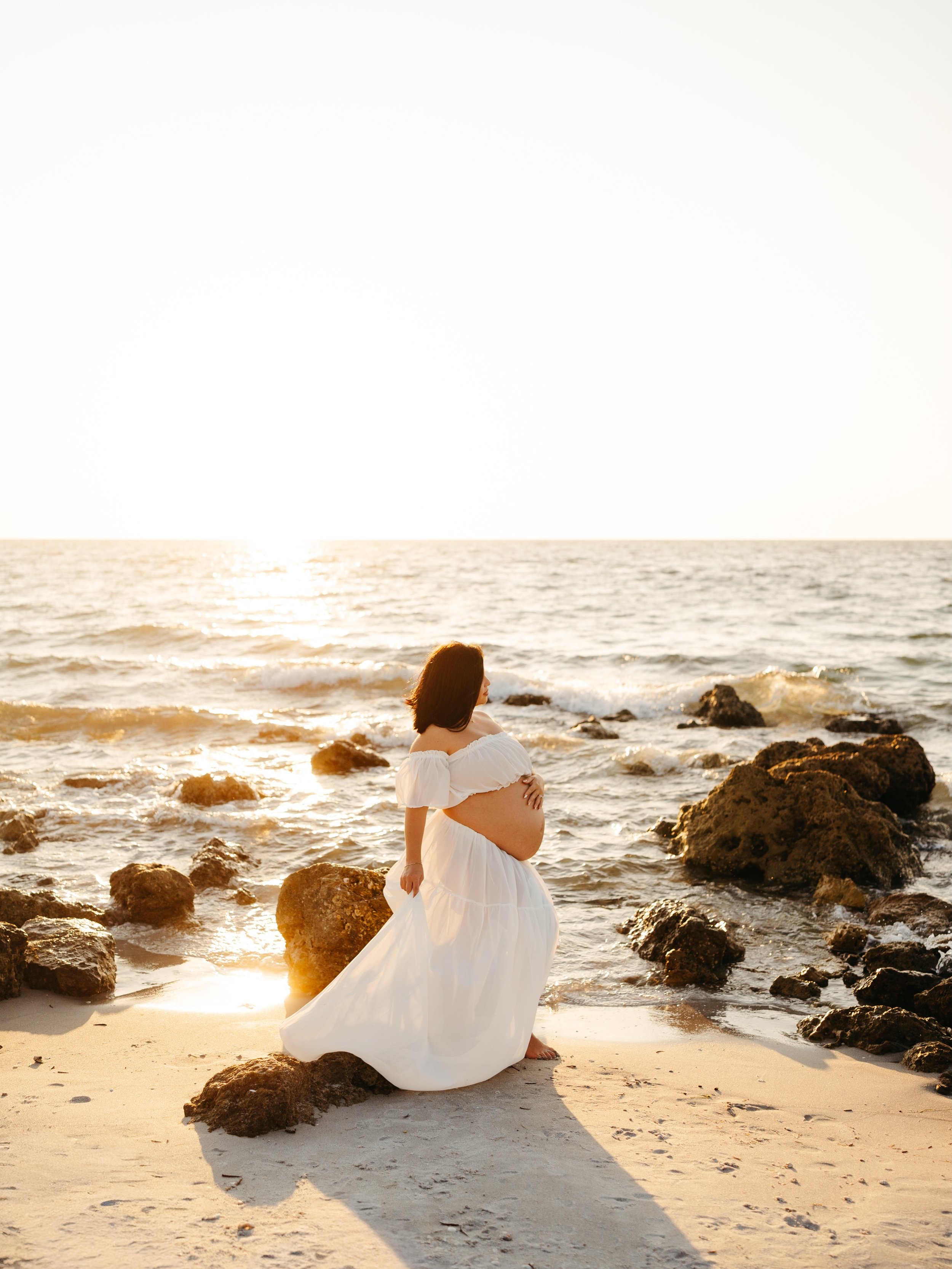 golden hour beach photos always 💛

sucker to always love the warmth from our beautiful sun to give us amazing views like Claudia + Raul on this day 🥹 

patiently waiting for the cooler breezy evenings to happen so I can wear my sweaters to my sessi