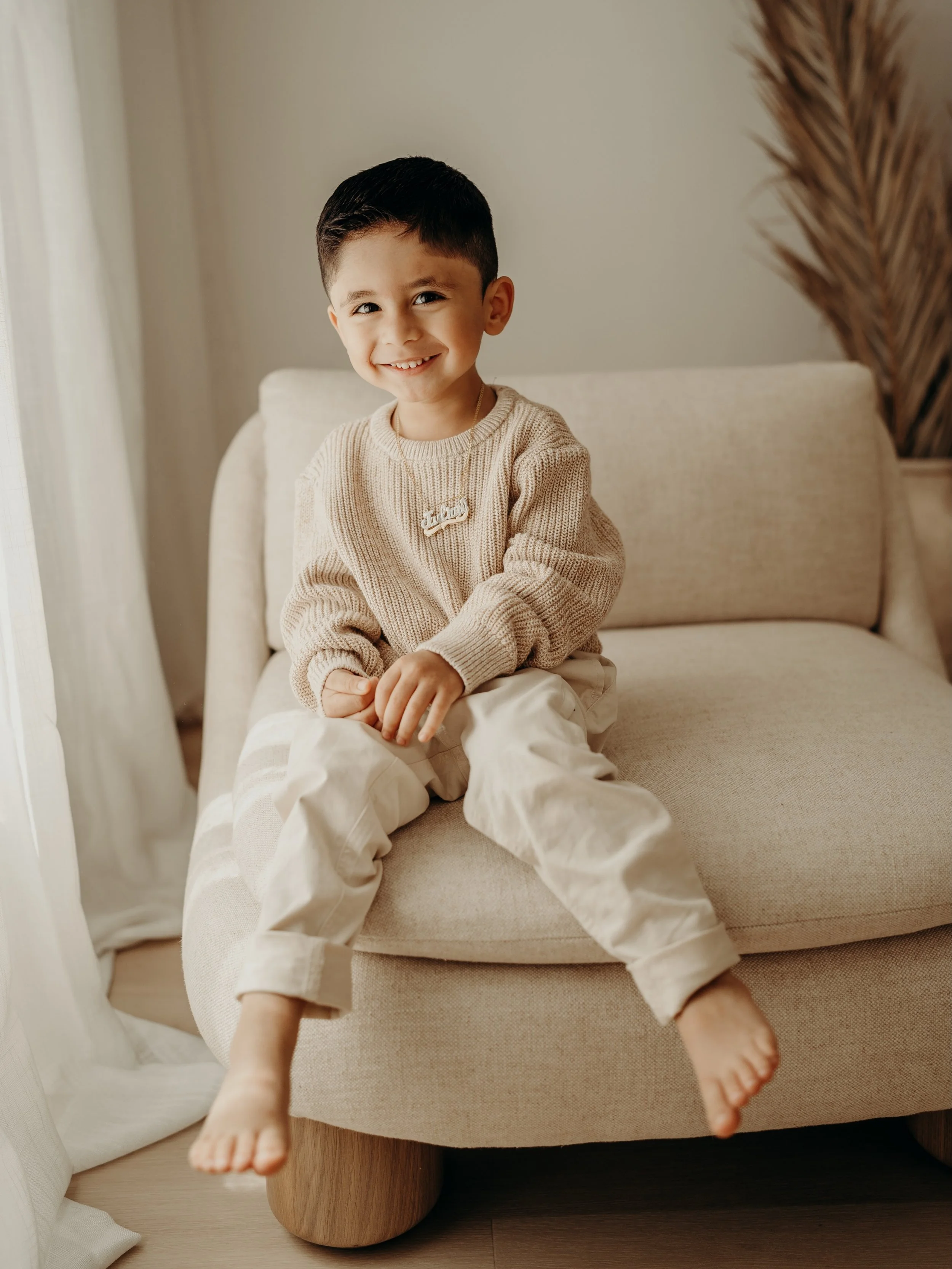 Oh Julian 😍😍😍!!! How many more signs do you need to book a mommy and me anytime of the month 😏? 

I can&rsquo;t with the laughs and screams - let kids be kids it&rsquo;ll be more fun 🤎

-
-
-
-
Natural light studio, Fort Myers Photographer, Flor