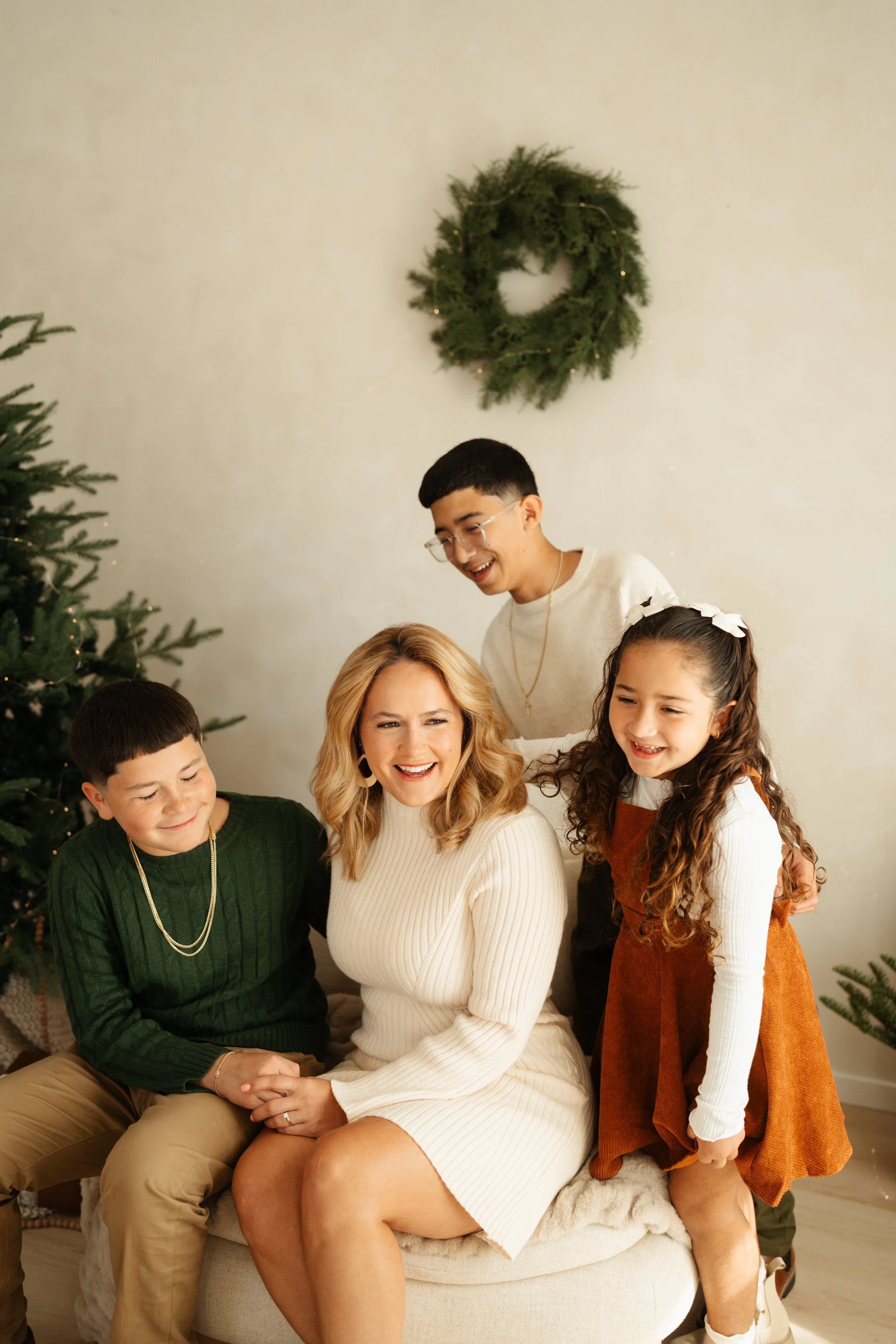 Cozy-Christmas-Mini-Photoshoot-Studio-Fort-Myers-Florida-Norma-Garcia-Photography-Brittany-N-6.jpg