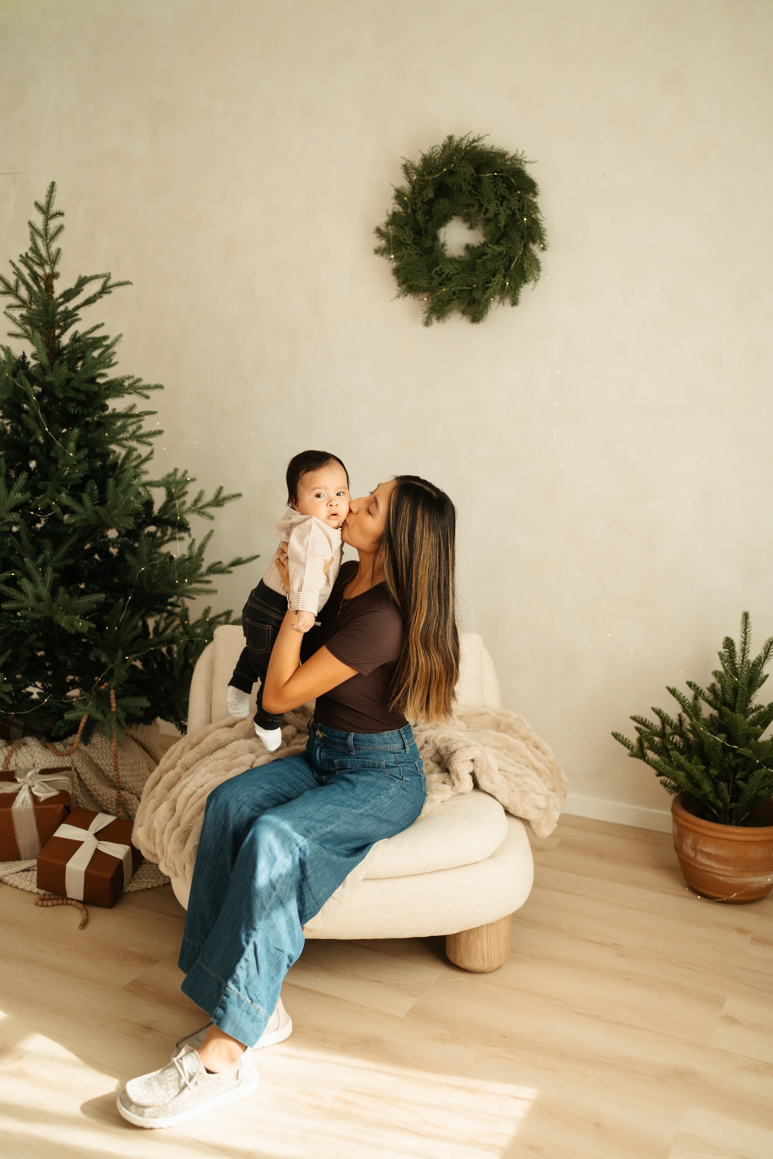 Cozy-Christmas-Mini-Photoshoot-Studio-Fort-Myers-Florida-Norma-Garcia-Photography-Laura-17.jpg