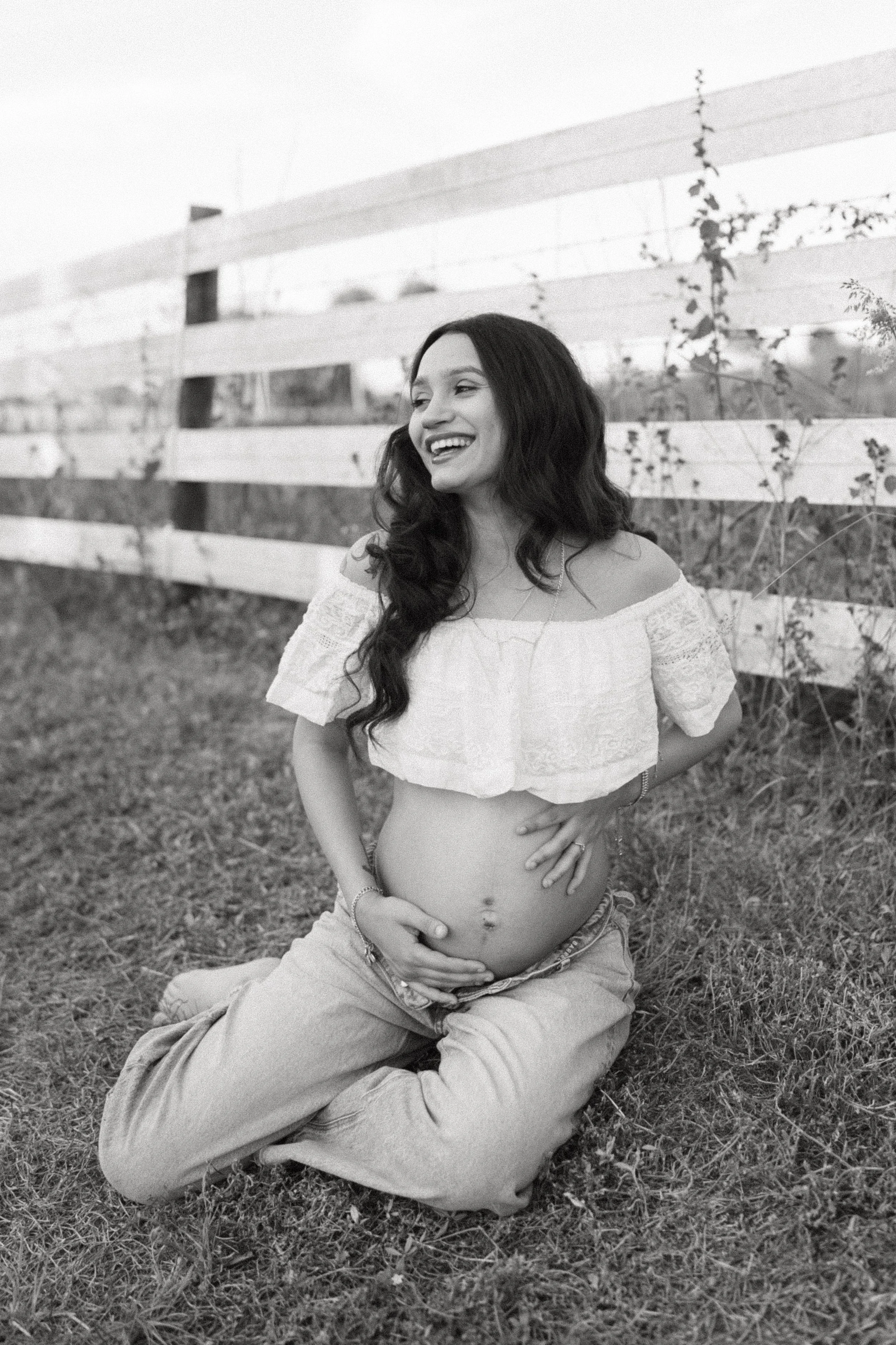 Open-Field-Maternity-Photoshoot-Labelle-Florida-Norma-Garcia-Photography-Ava-38.jpg