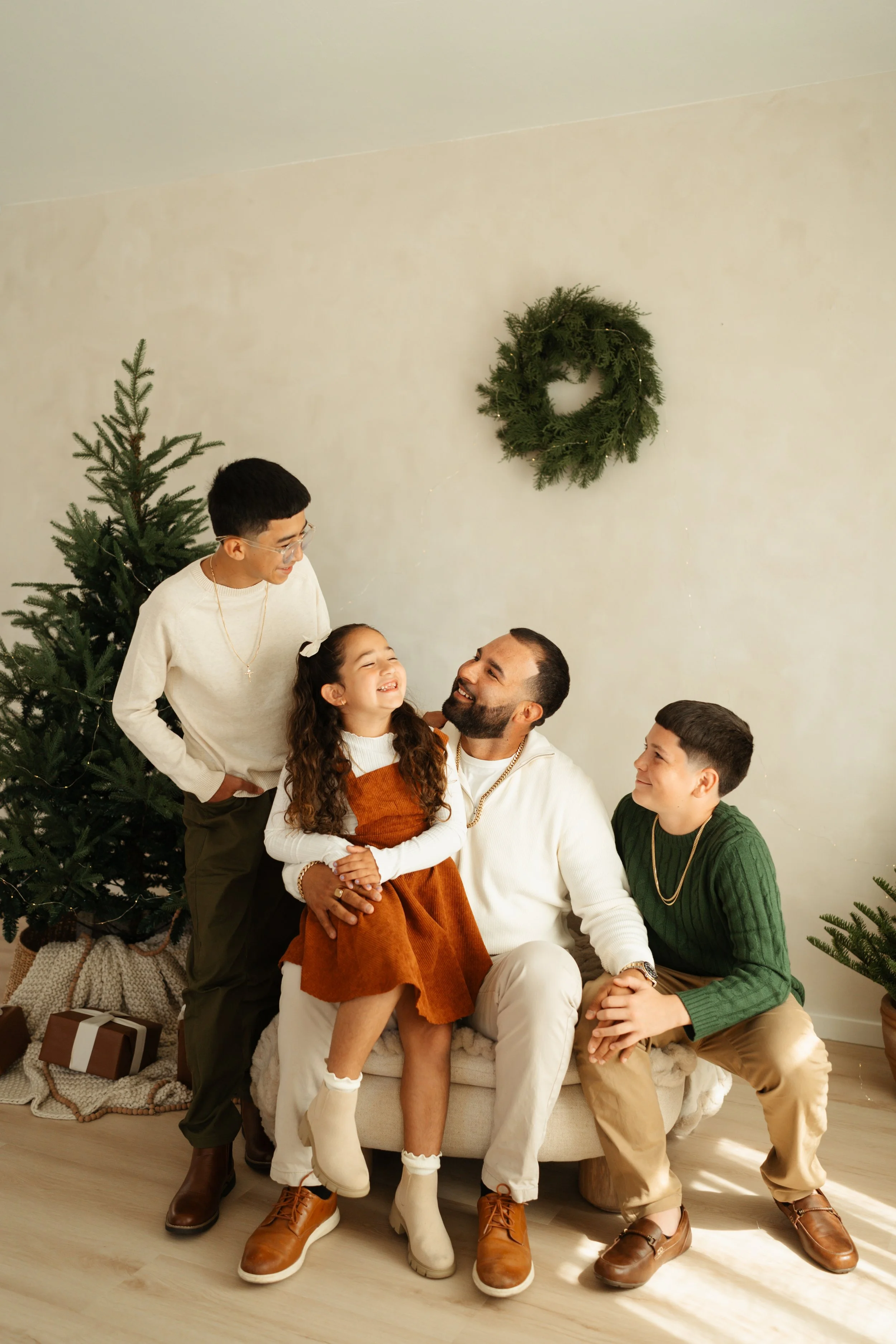 Cozy-Christmas-Mini-Photoshoot-Studio-Fort-Myers-Florida-Norma-Garcia-Photography-Brittany-N-13.jpg