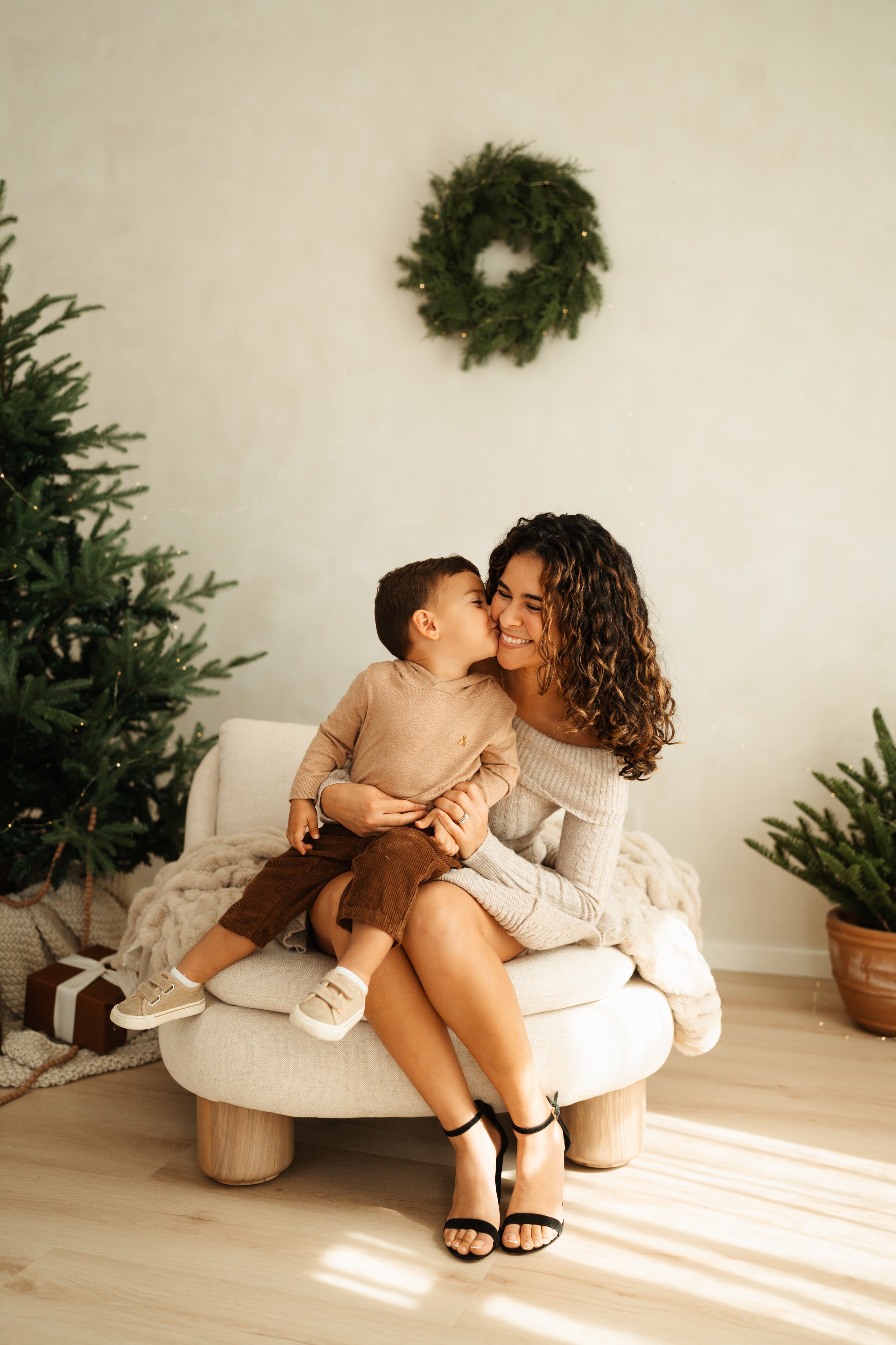 Cozy-Christmas-Mini-Photoshoot-Studio-Fort-Myers-Florida-Norma-Garcia-Photography-Olga-B-8.jpg