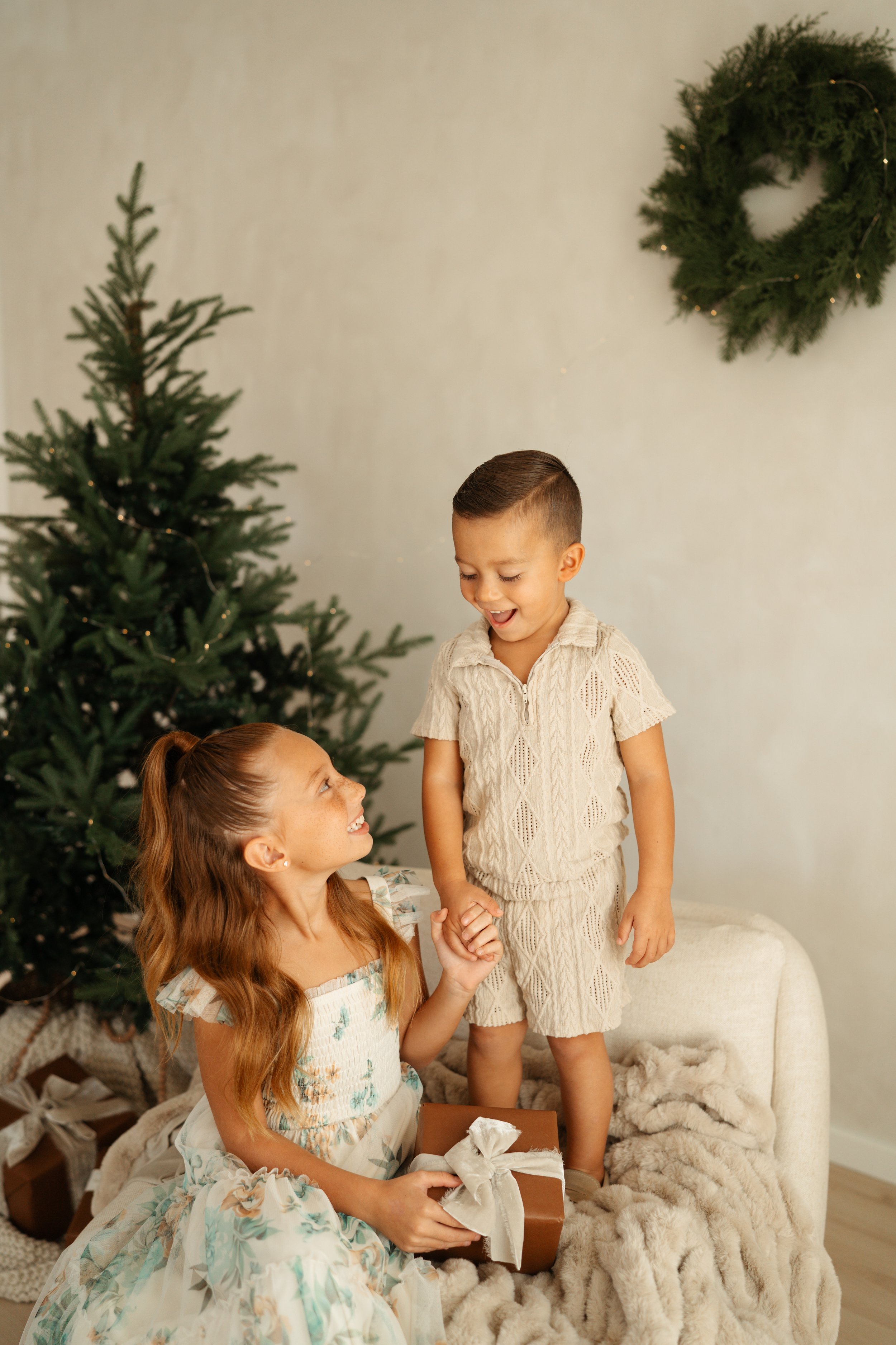 Cozy-Christmas-Mini-Photoshoot-Studio-Fort-Myers-Florida-Norma-Garcia-Photography-Amanda-G-10.jpg