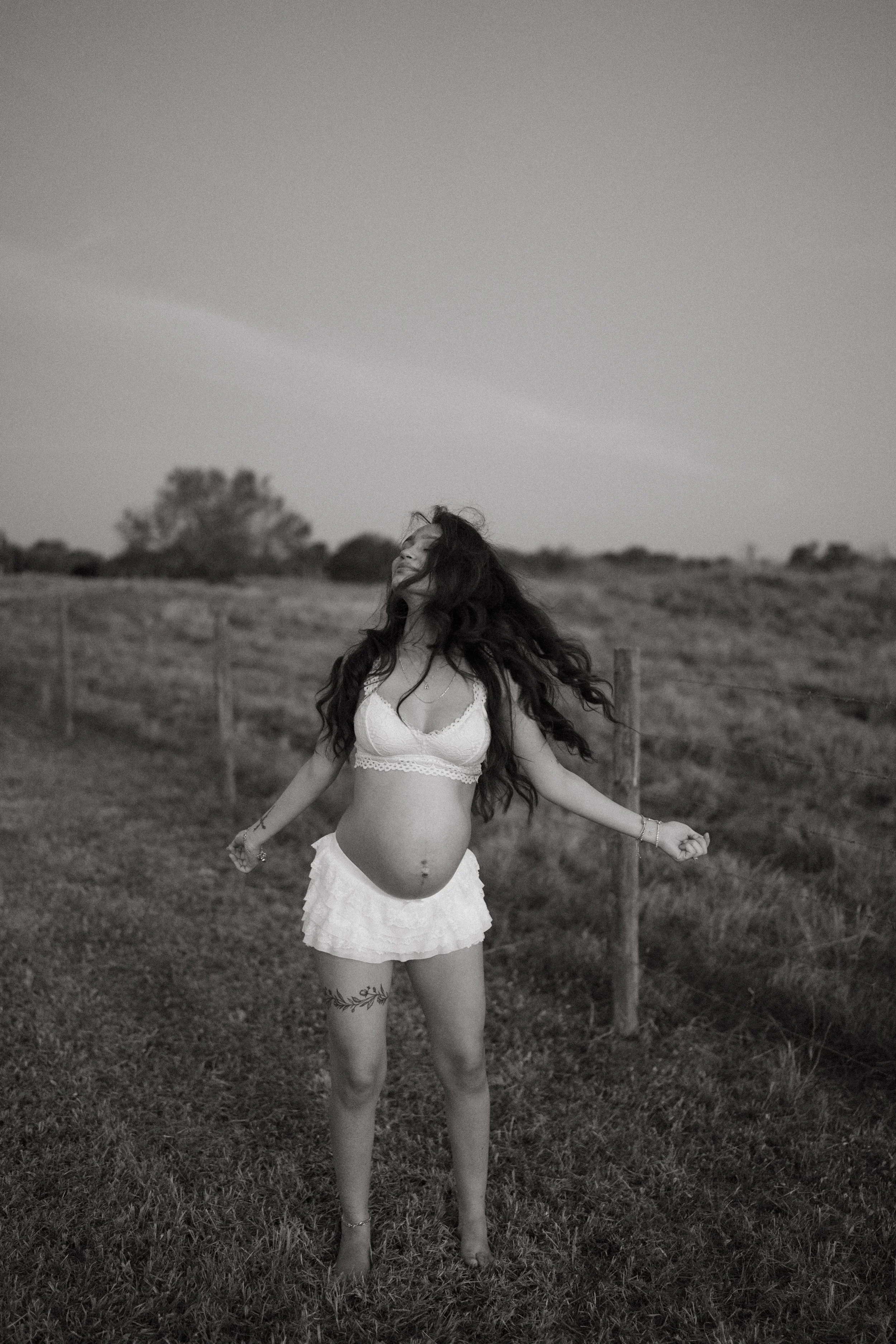Open-Field-Maternity-Photoshoot-Labelle-Florida-Norma-Garcia-Photography-Ava-350.jpg