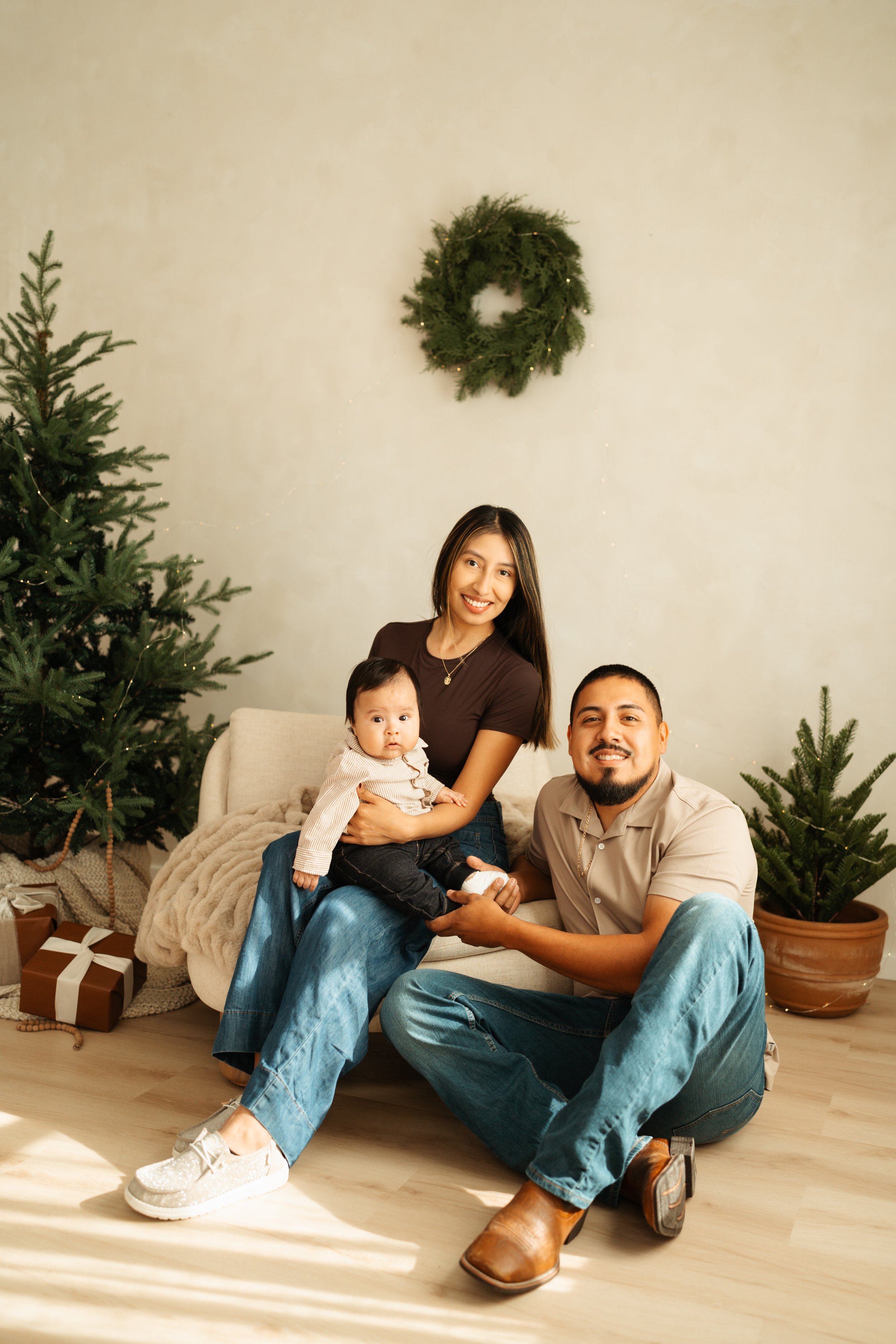 Cozy-Christmas-Mini-Photoshoot-Studio-Fort-Myers-Florida-Norma-Garcia-Photography-Laura-18.jpg