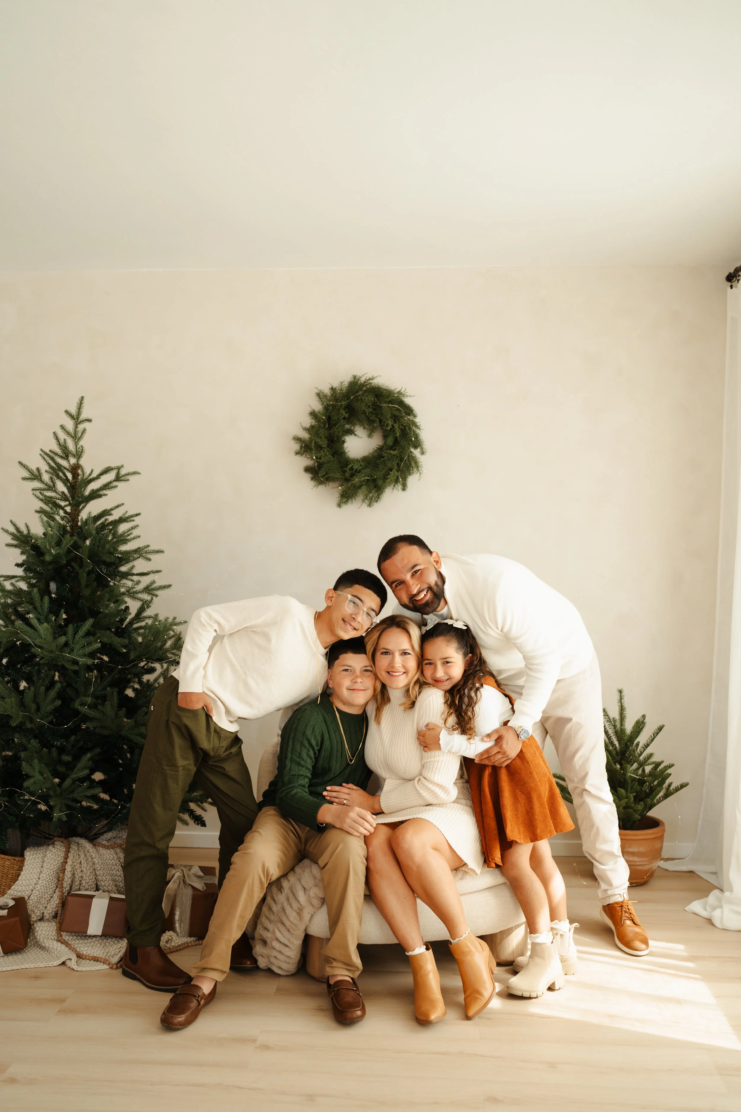 Cozy-Christmas-Mini-Photoshoot-Studio-Fort-Myers-Florida-Norma-Garcia-Photography-Brittany-N-3.jpg