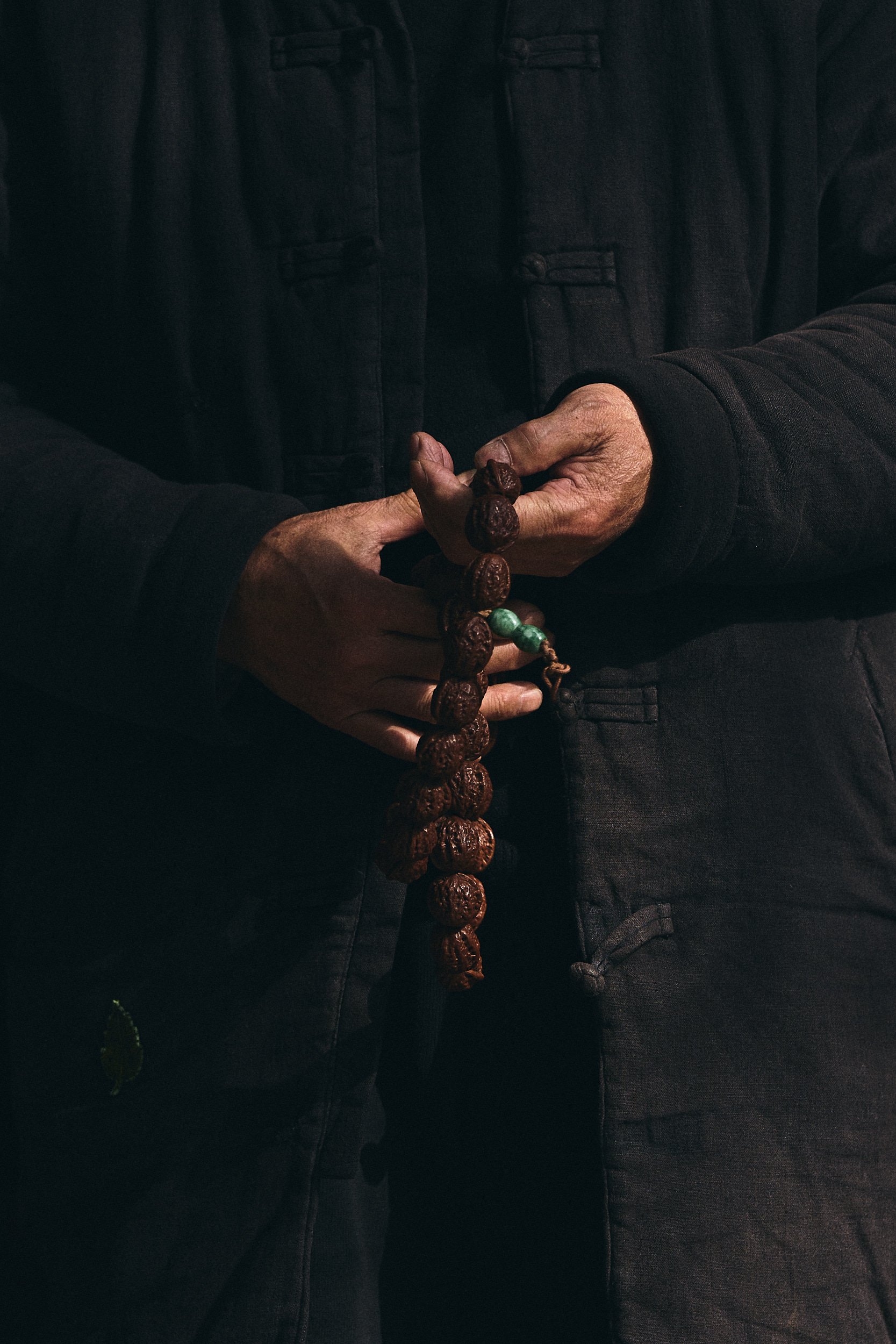 china monk pray.jpg