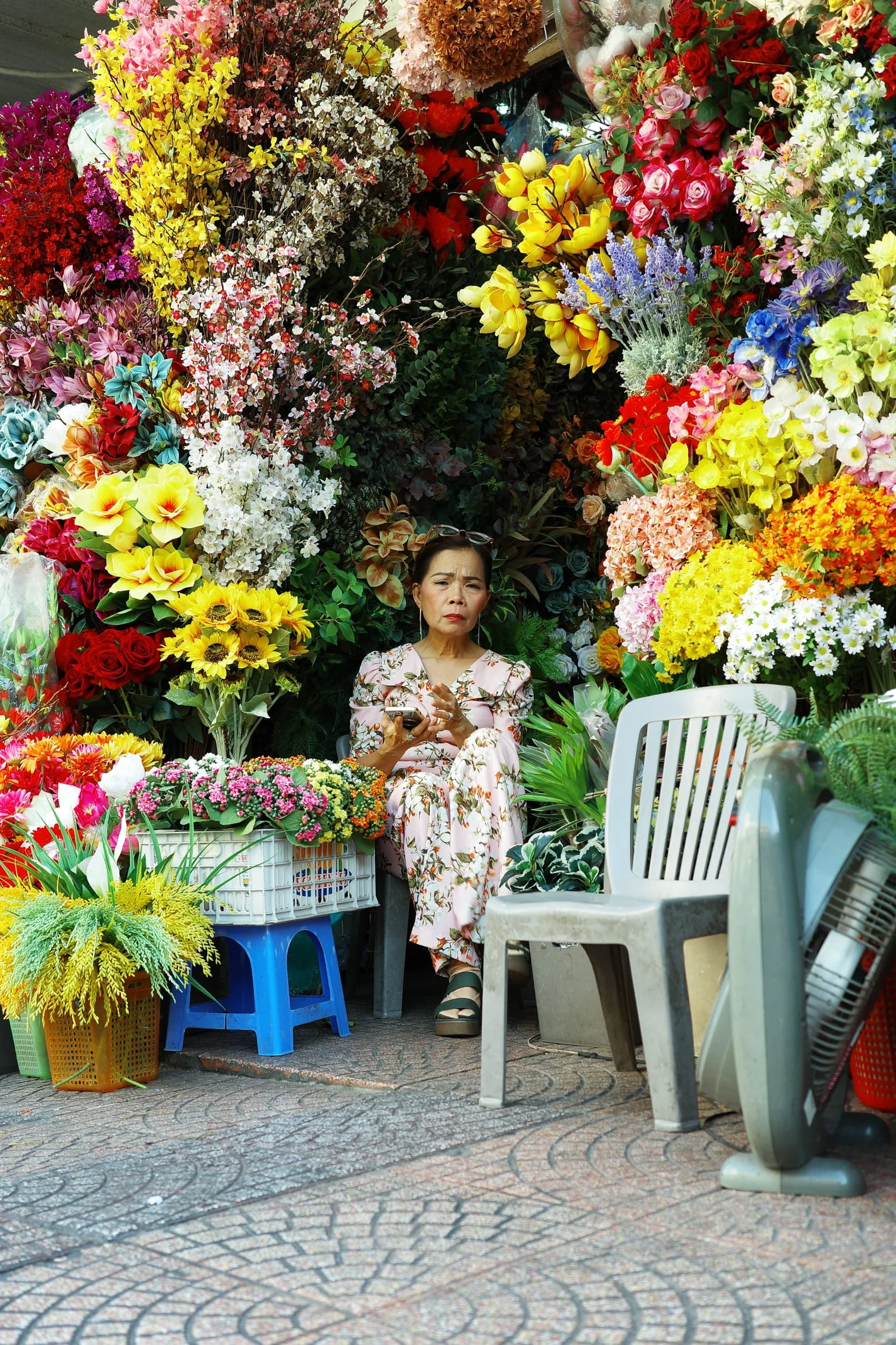 vietnam woman flowers.jpg