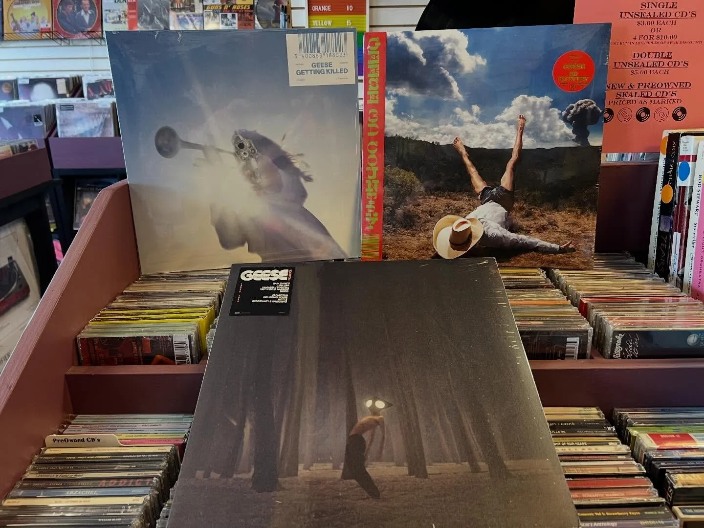 Not a bad little box off arrivals today - some of the most popular records this year! Just in time for the final shopping days! Many of these an extremely limited quantities and only available in-store (while they last) @geesebandnyc @turnstileluvcon