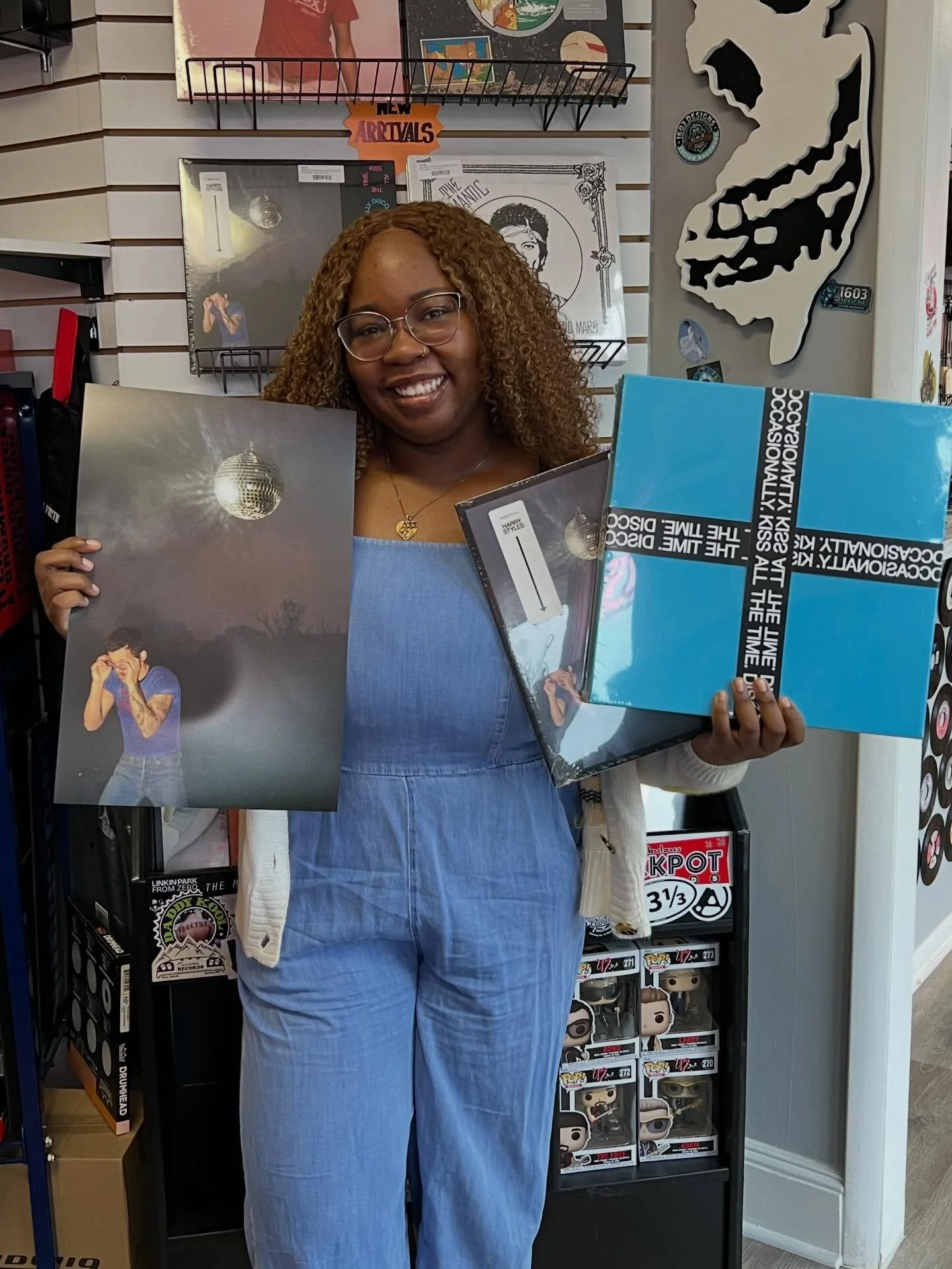 Thank you to everyone that came out this weekend to our @harrystyles listening event! It was a record turnout, over the course of the entire afternoon! Thank you all again and look forward to seeing you soon! #harrystyles #listentogether #listentohar