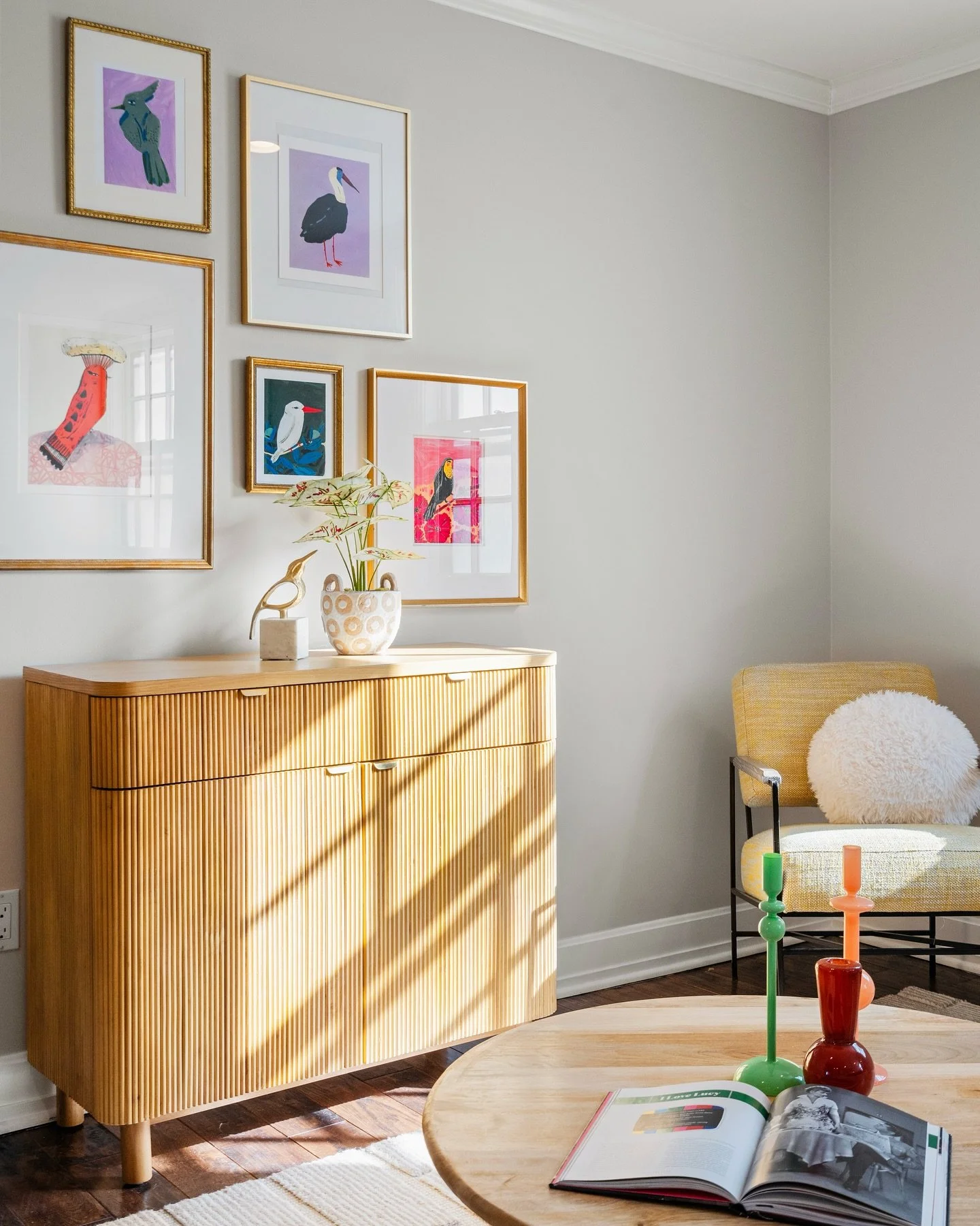 Designed to delight ✨ 

I&rsquo;ve been waiting to use these tufted caladium leaves from @_good_to_know_you_  that I bought at @shopscad last year and I finally found the perfect stage to add them too. 

One of our March stages in Beacon Hill that wa