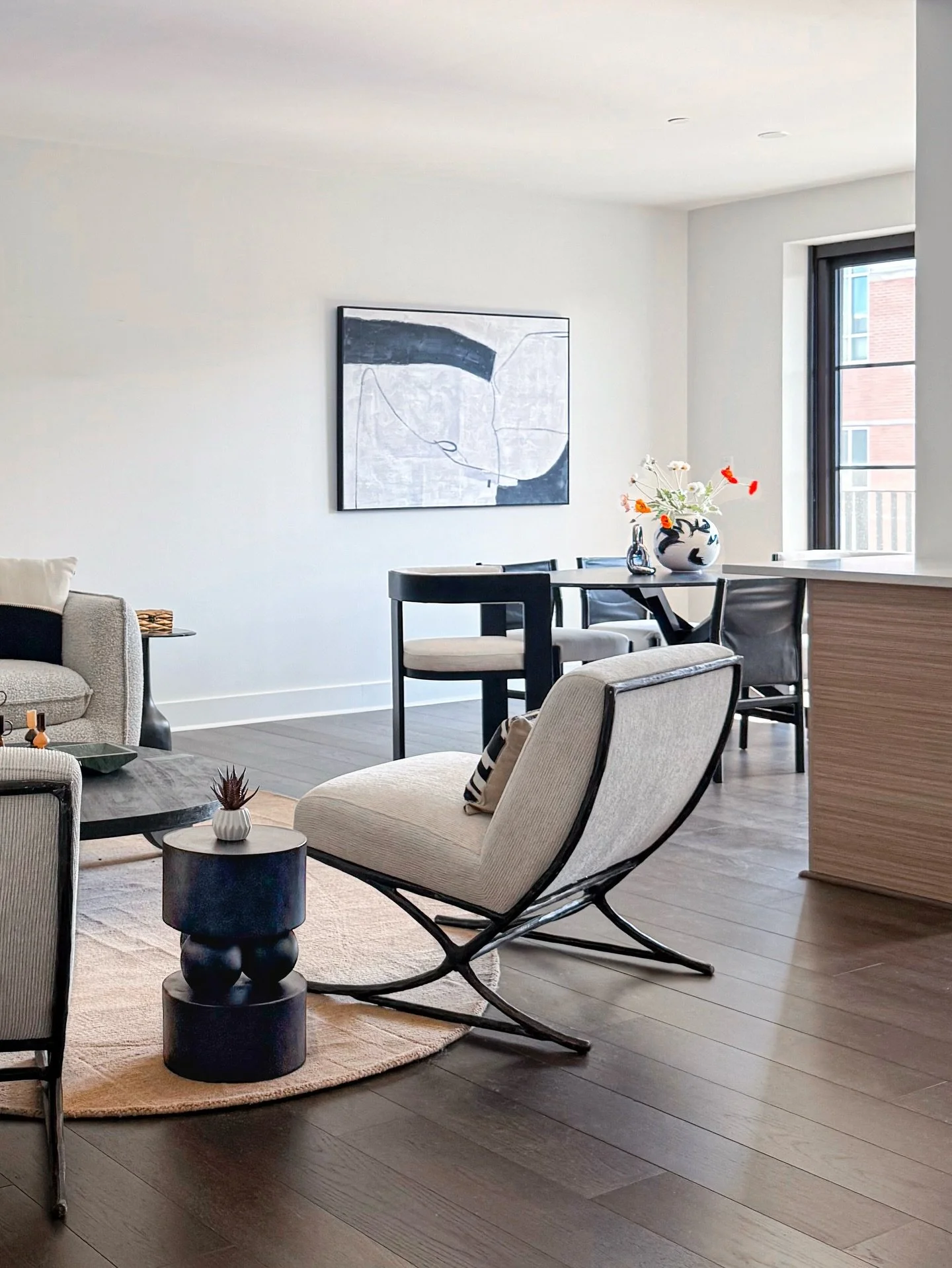Designed to support the sale, not distract from it. 

#roomserviceplease #bostonrealestate