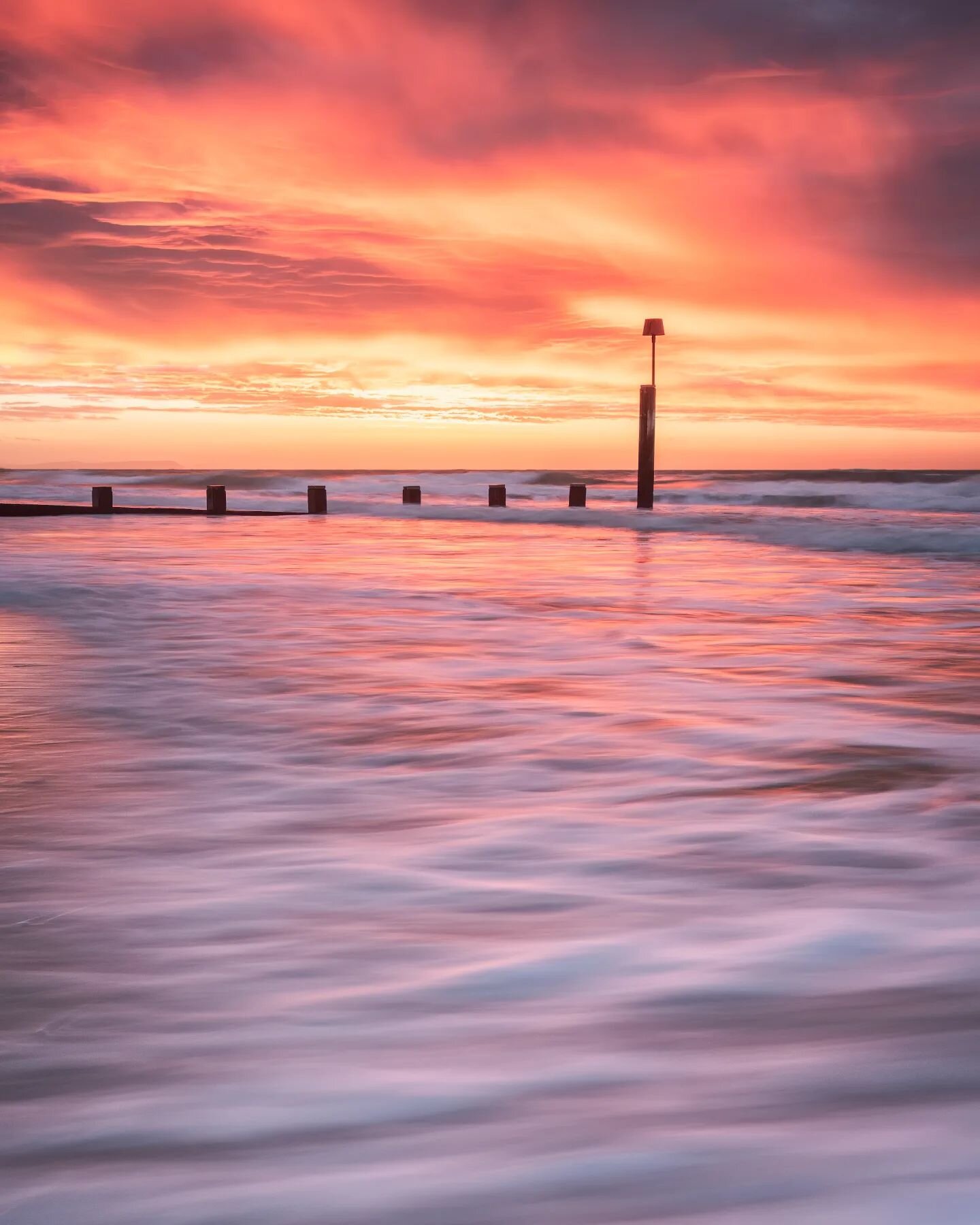 I had the urge to process a sea scape.. This was a special sunrise a couple of years ago 👌 I think I probably have enough content for a Groyne exhibition now 😂
.
#southcoast #visitdorset #bbcengland #lovefordorset #jurassiccoast #bbcearth #bbcsprin