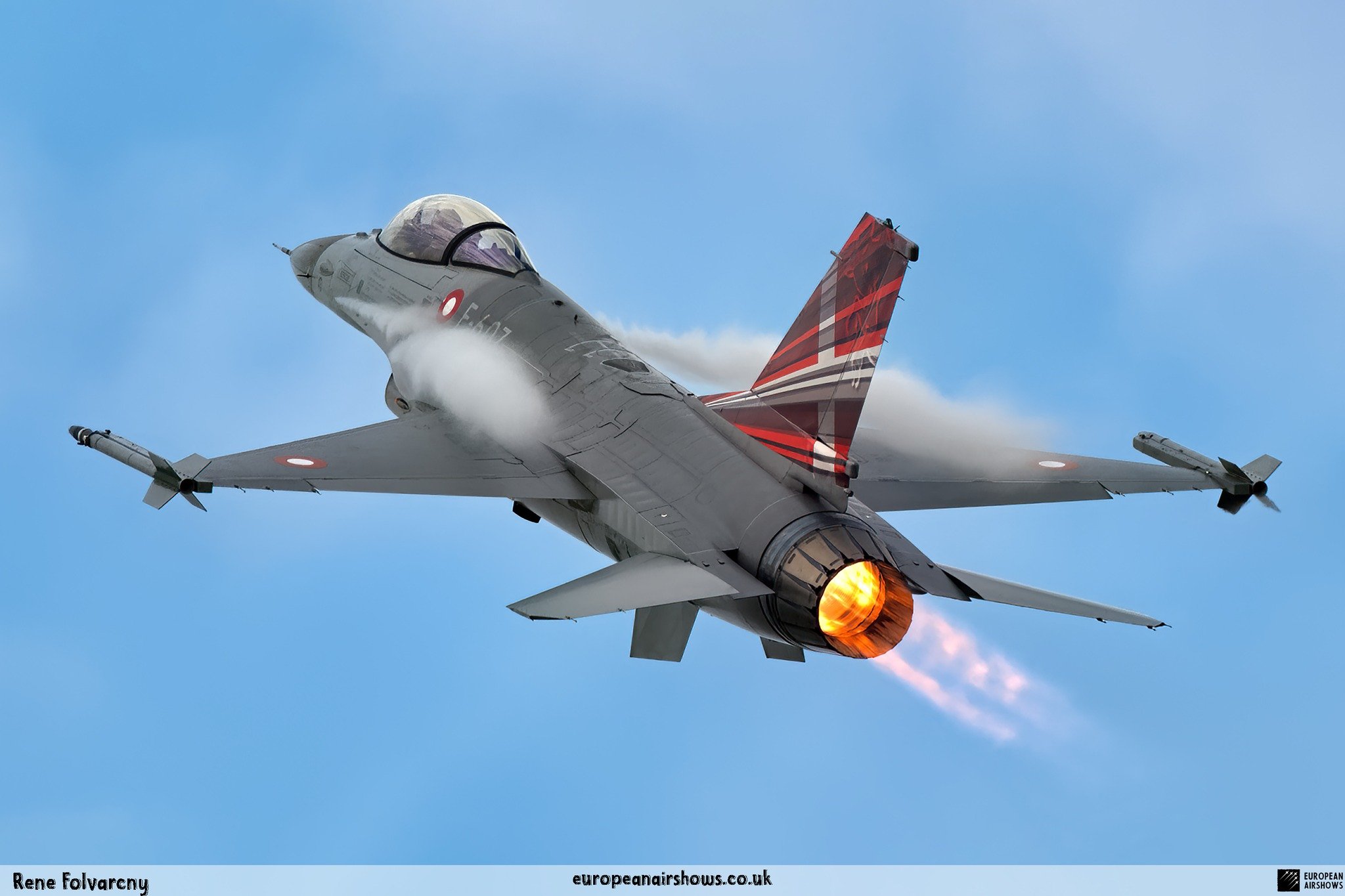 𝐀𝐈𝐑𝐒𝐇𝐎𝐖 𝐍𝐄𝐖𝐒: The Royal Danish Air Force will be providing its F-16 Solo Display Team for the Sanicole International Airshow on September 21 and 22, 2024. 

Read more on our website by clicking the link below.

https://www.europeanairshows