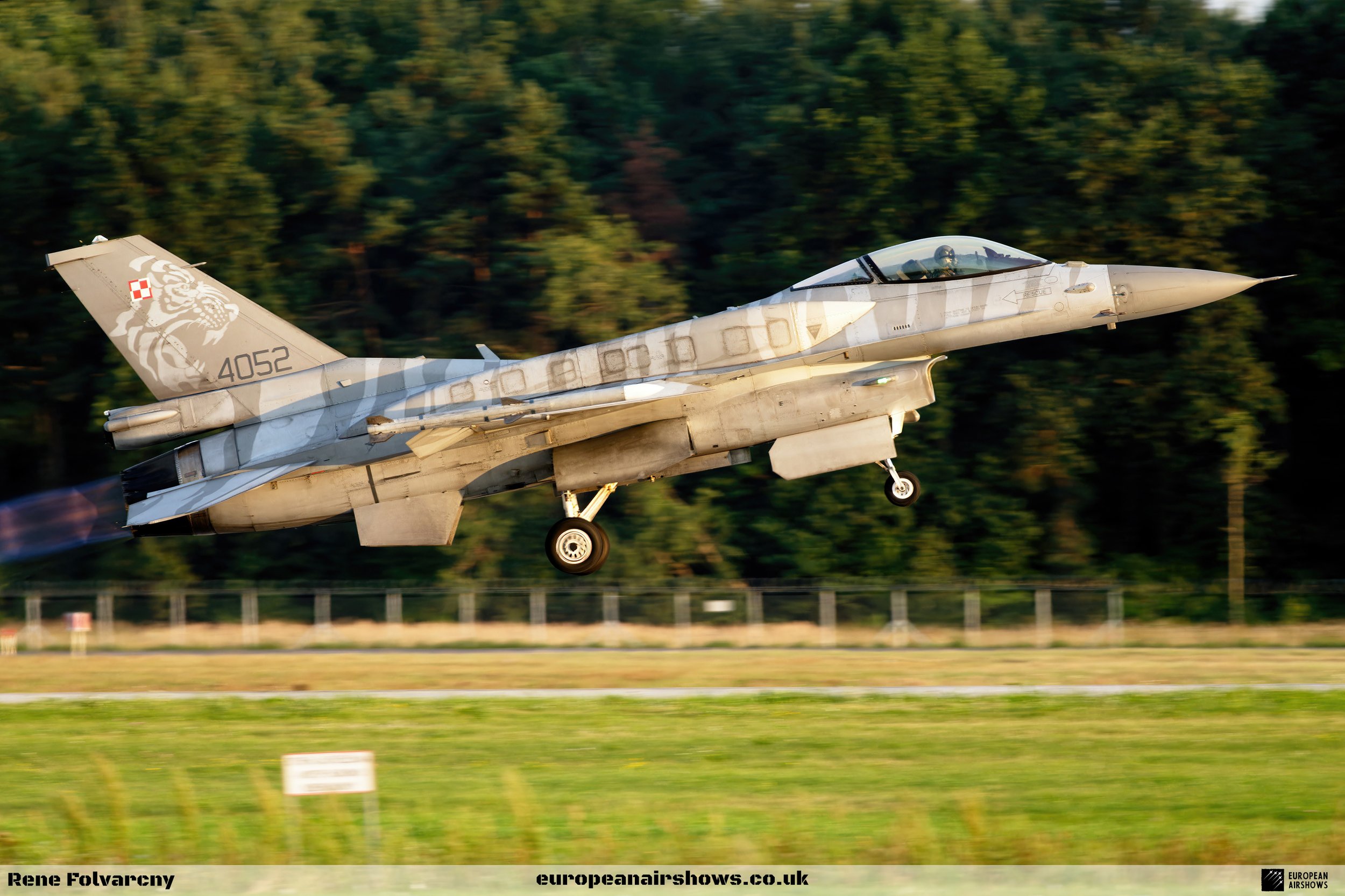 Radom Airshow R 2023 Logo (90).jpg