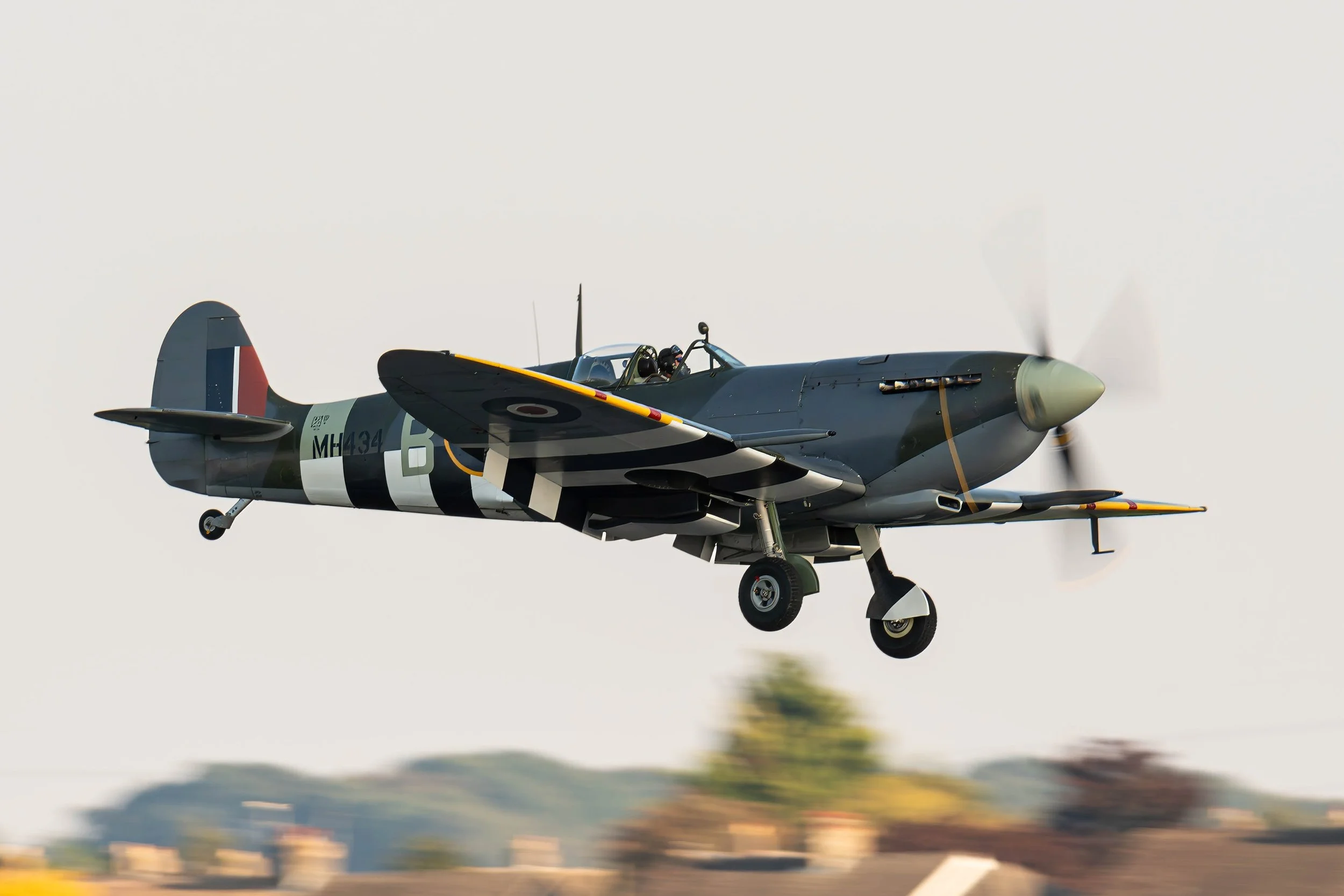Spitfire Mk.IX G-ASJV — European Airshows