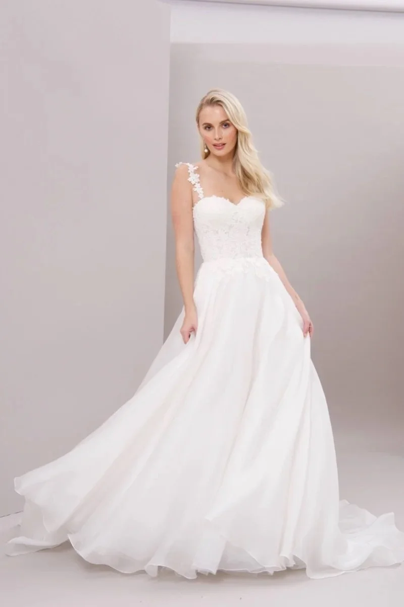 Azura Caroline Castigliano