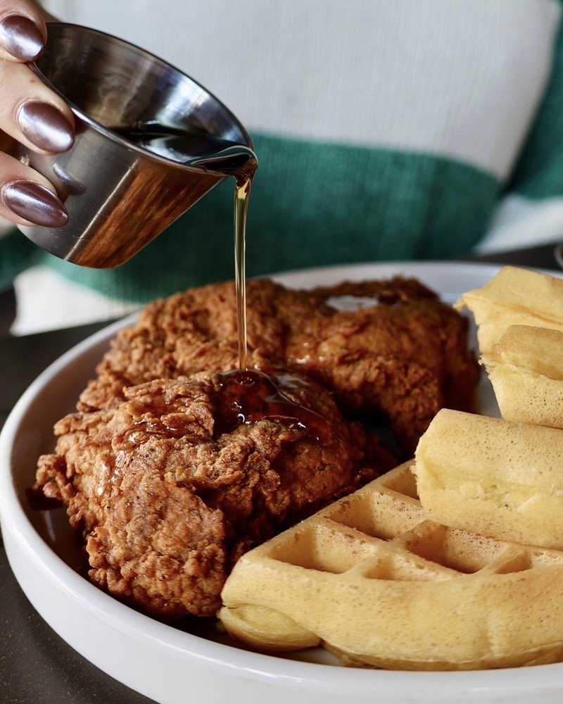 Cafe4-Chciekn-and-waffles.jpeg