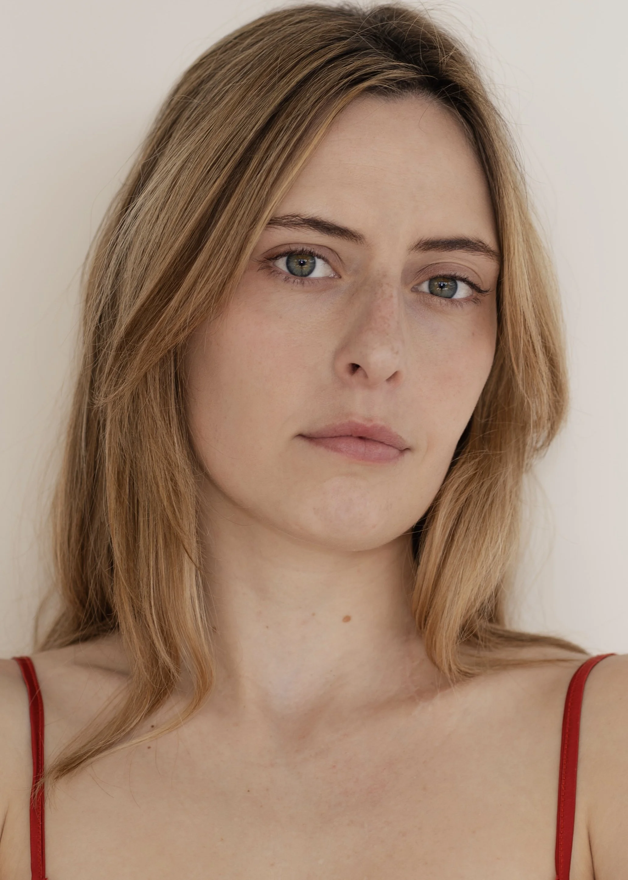 LARA SCHRÖER