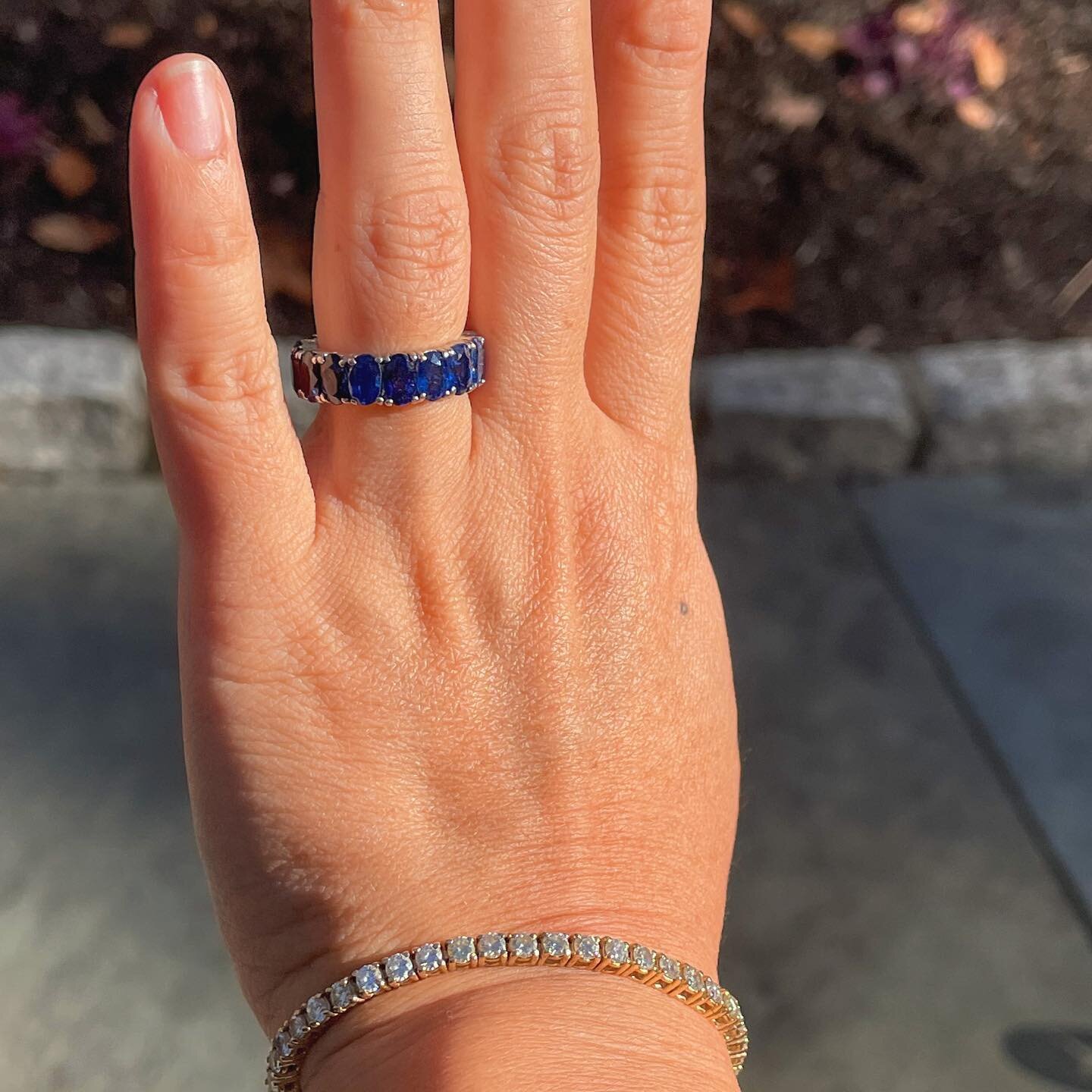 Day made ✅ finally got to see this extra special oval sapphire band on her ring finger! #bestkept