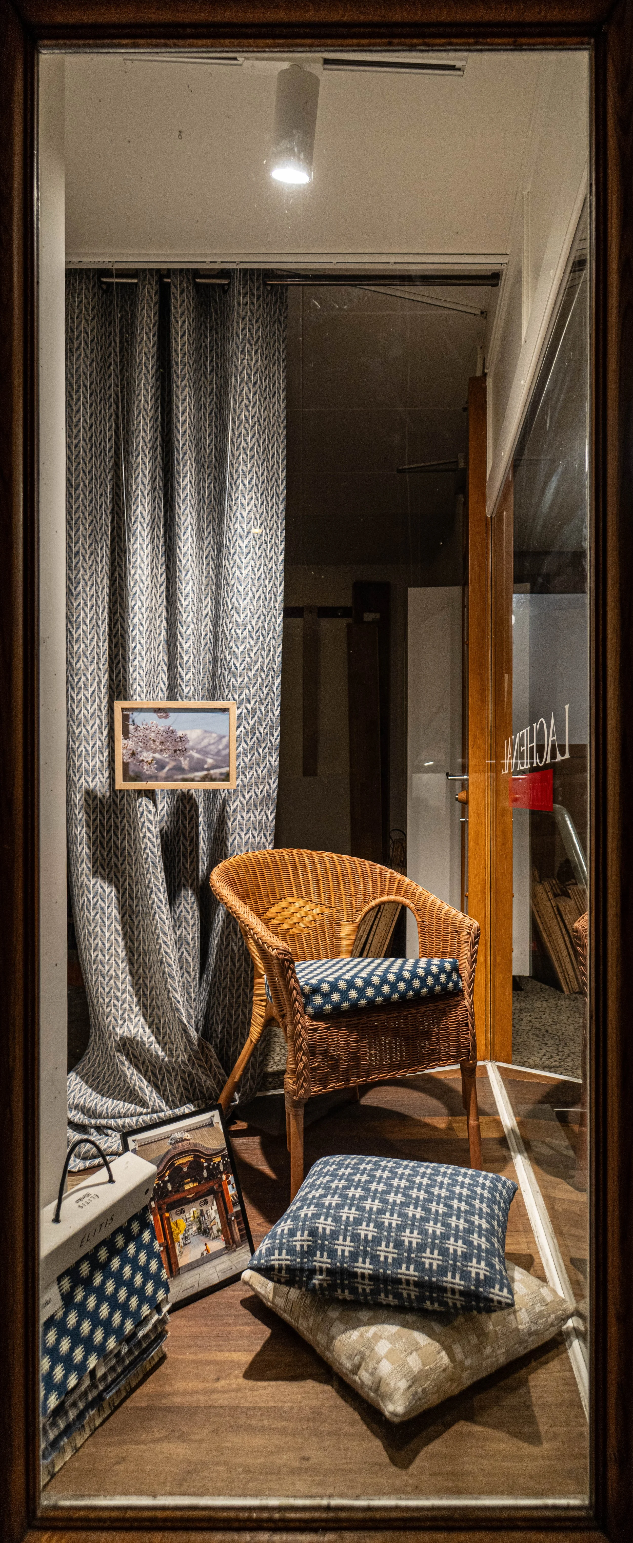 vitrine-entree-carnet-de-voyage.jpg