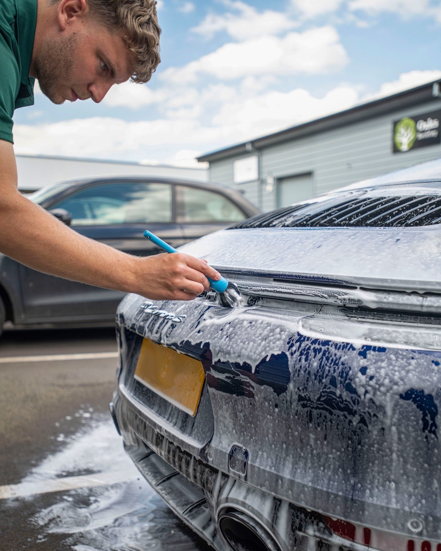 Maintenance wash🧽🫧

Porsche 992 Carrera S finished in Gentian Blue🤩

#ppf #carwash #ppfprocess #porsche992carrera #porschecarrera #porsche992 #maintenancewash #porsche #cardetailing