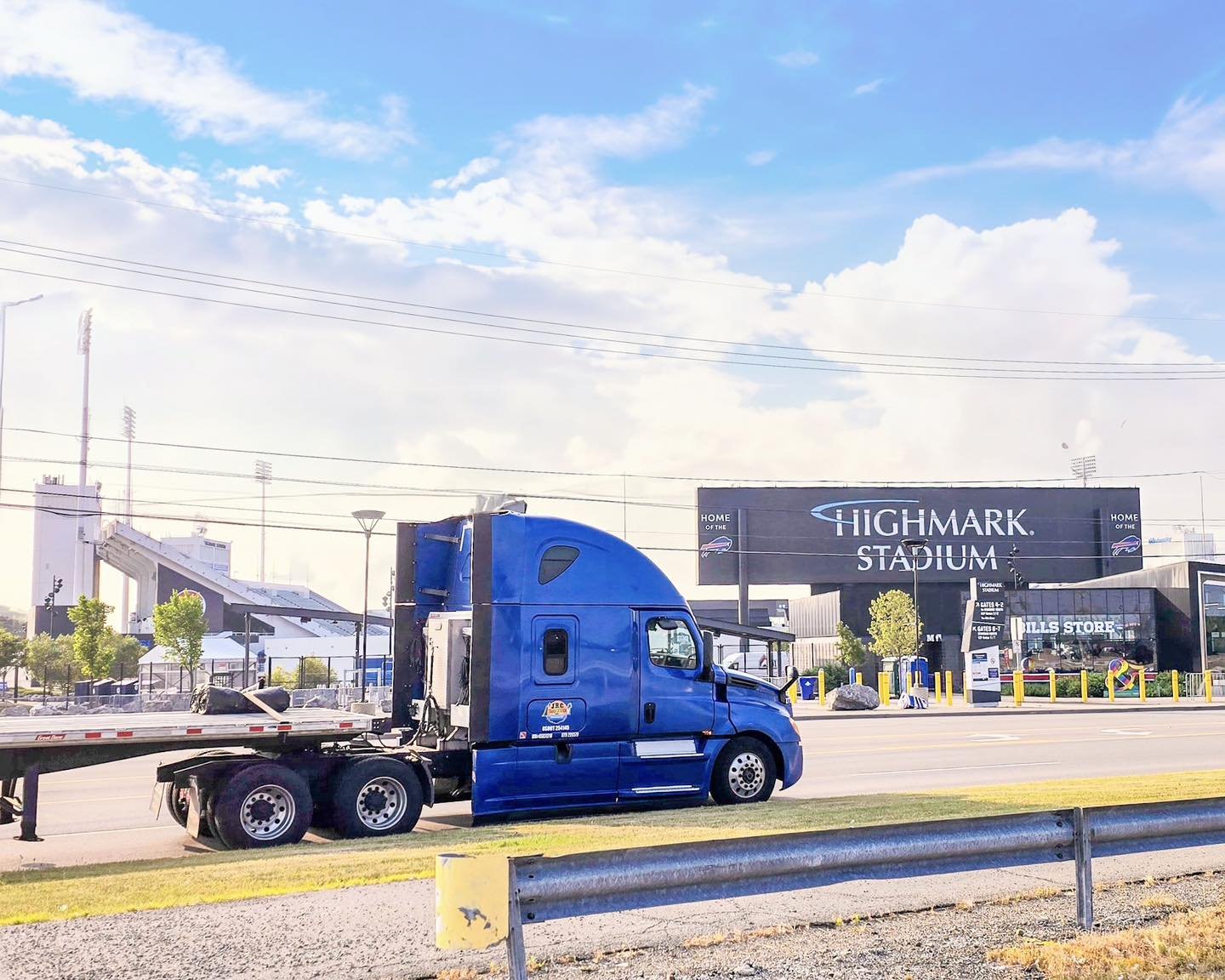 Jabiel is in Buffalo! And he&rsquo;s at the home of the Buffalo Bills 🏈🏟️. Jabiel R. is an Owner Operator for JRC of Thomaston, CT and is known not only for his great driving but also for the photos he takes all over the country (And this is anothe