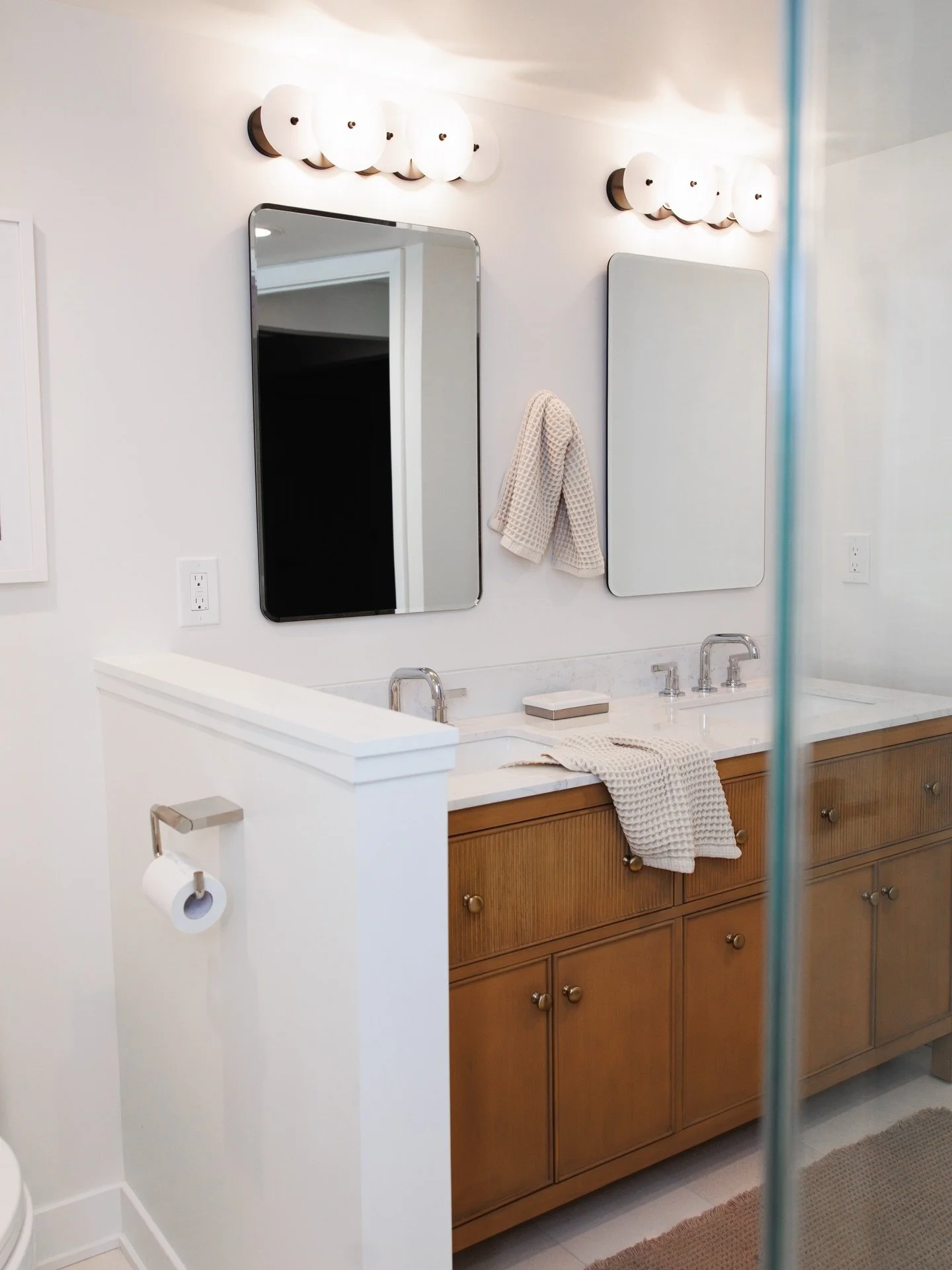 Clean and simple. 

#interiordesign #interiordesigner #milwaukeeinteriordesign #milwaukeeinteriordesigner #bathroomdesign designer homedecor home homedesign construction remodel generalcontractor smallbusiness smallbusinessowner womanownedbusiness wo