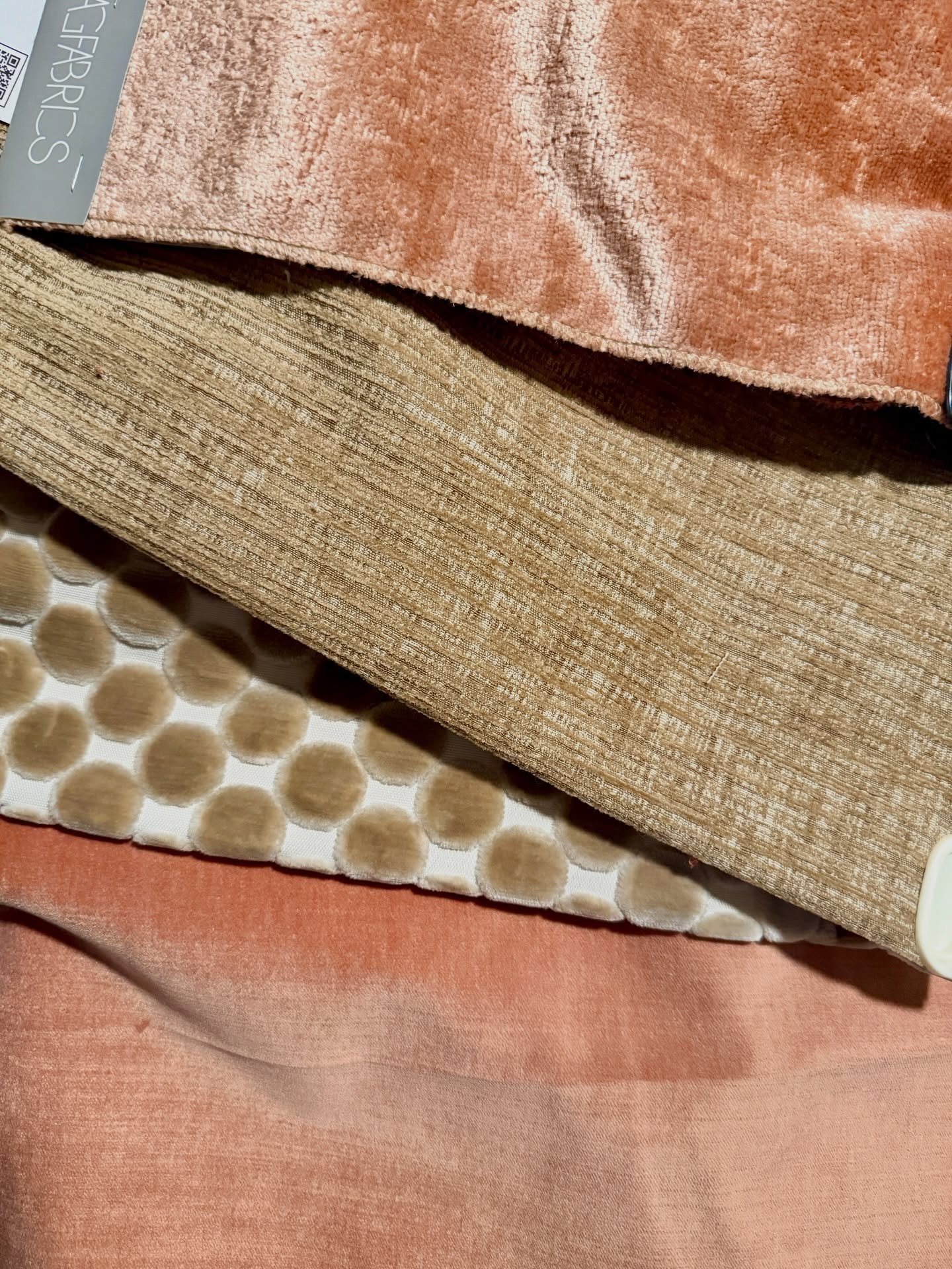 Playing with fabrics today for a special living room project. 

#interiordesign #interiordesigner #milwaukeeinteriordesign #milwaukeeinteriordesigner #design