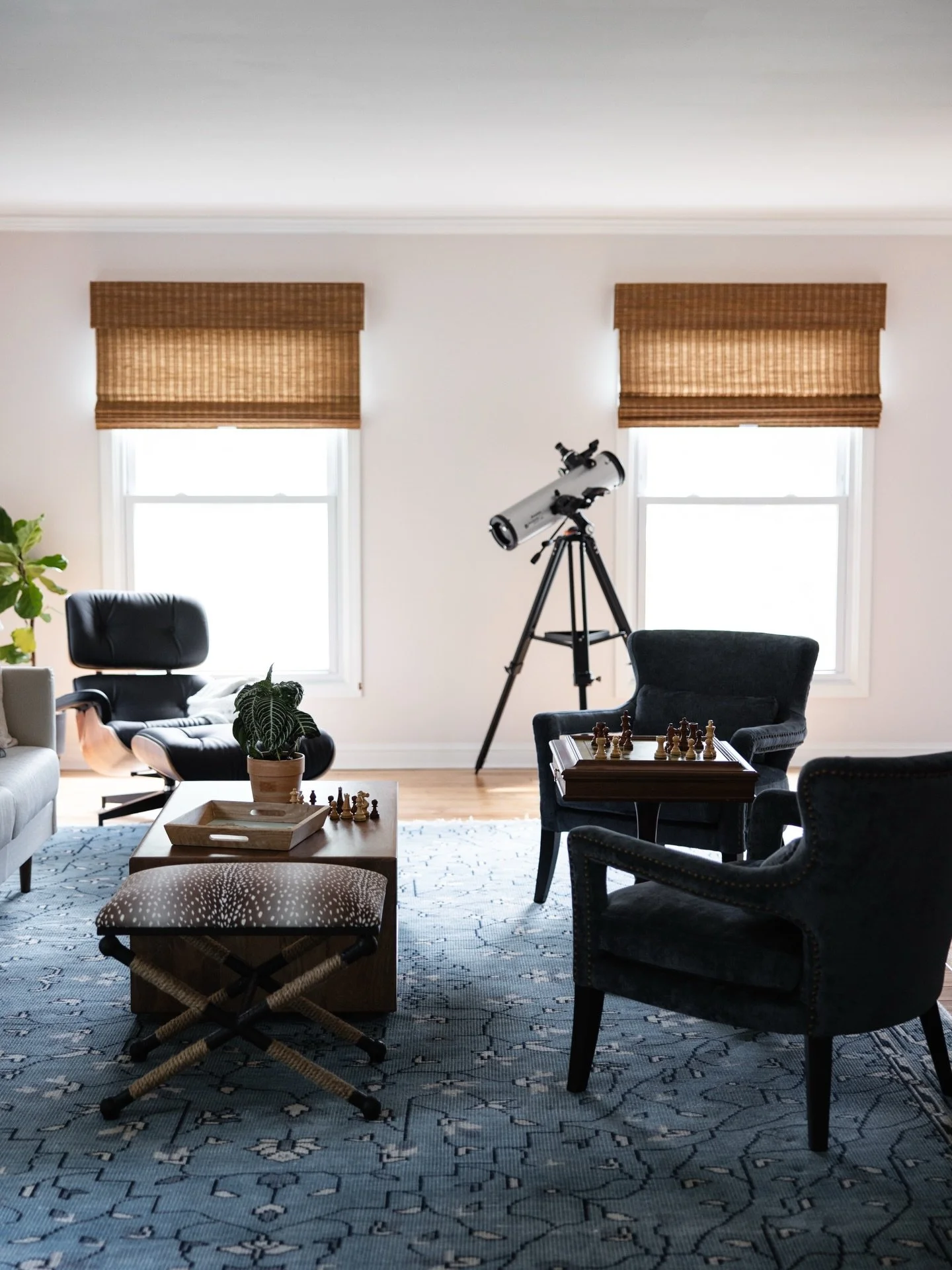 Whatcha looking at? 

#interiordesign #interiordesigner #milwaukeeinteriordesign #milwaukeeinteriordesigner #design