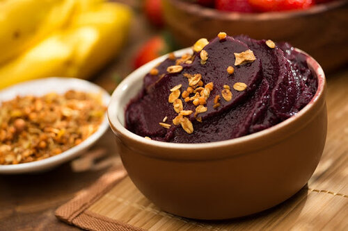 acai bowl with müsli
