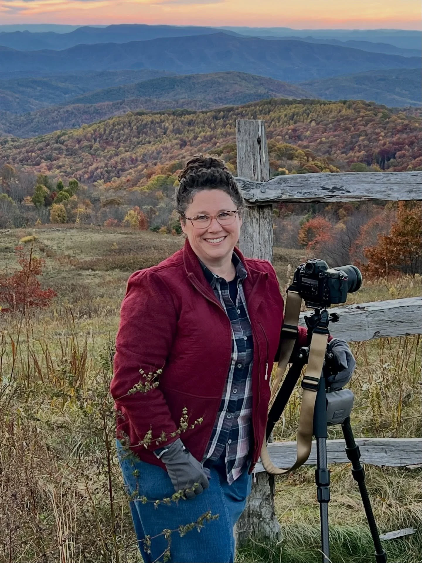 It&rsquo;s been a little while since I&rsquo;ve shared about myself so here goes&hellip;

 &ldquo;Hi, I&rsquo;m Stephanie.
And most days you&rsquo;ll find me with a messy bun and muddy boots, chasing light and moments that don&rsquo;t last very long.