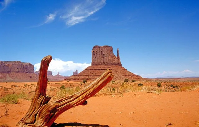 1024px-monument_valley_2-640x409.jpg