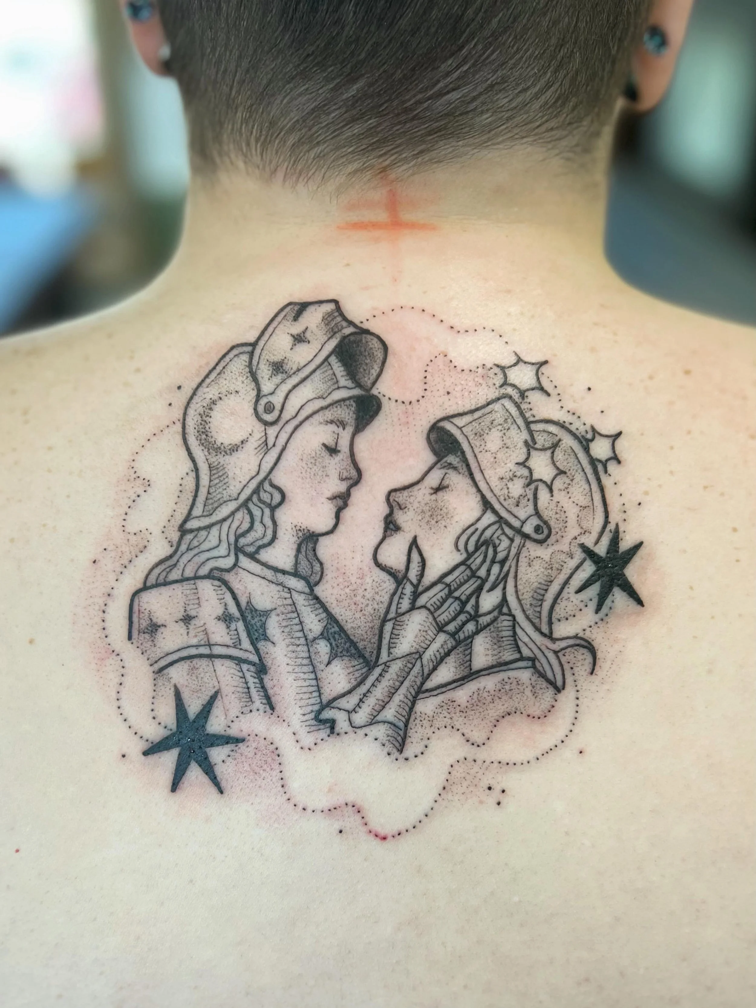 Lesbian knights for Brooke! Soo happy I finally got to do this flash piece, just in time for Pride 💖 

1 of 3 flash pieces I got to do for them!

✧ ✧ ✧ 

✸ BOOKS OPEN ✸
booking 🔗 in my b!o
💌 plantmole@gmail.com

✧ ✧ ✧