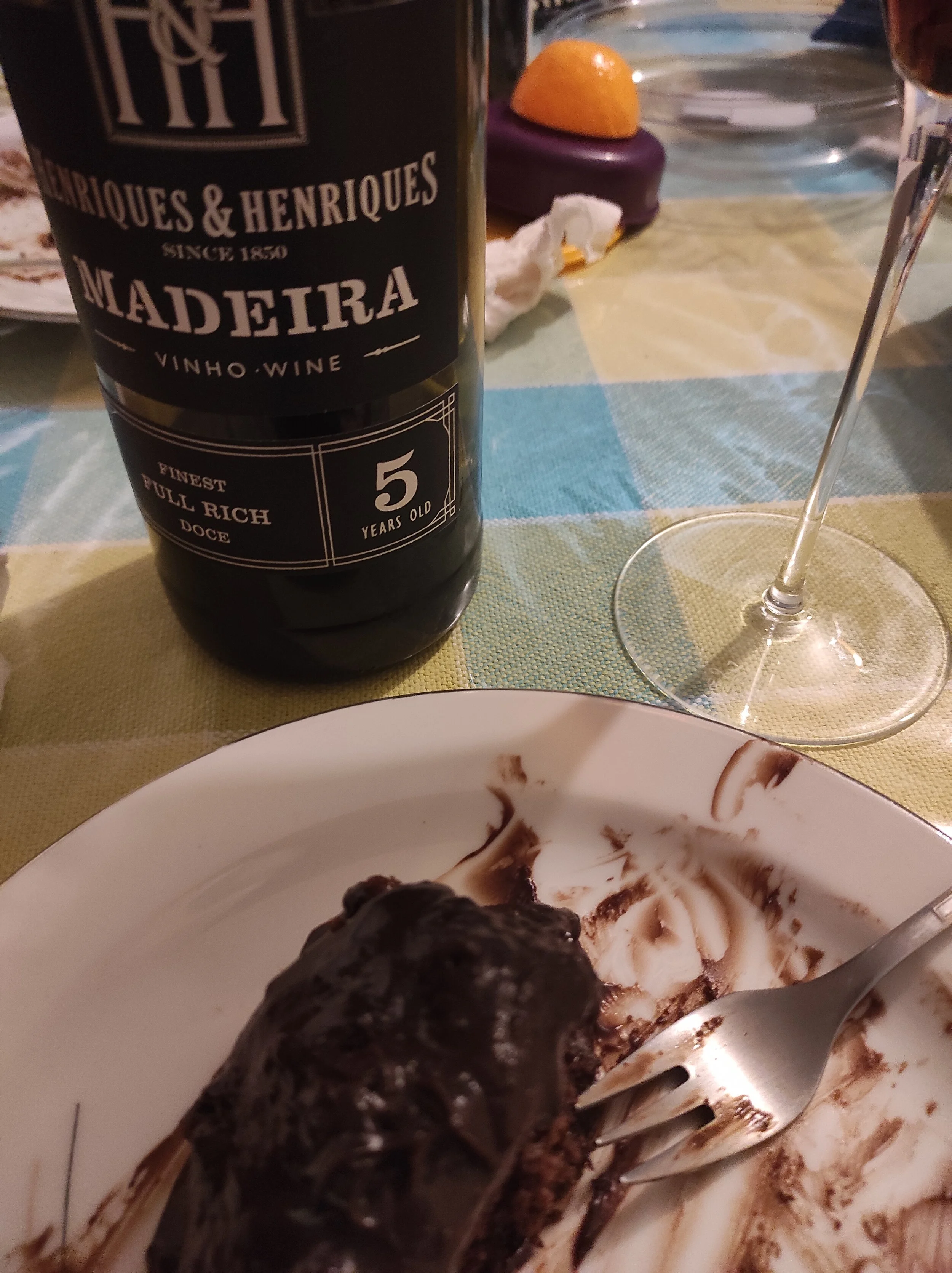 Madeira Finest Full Rich 5 Years Old, Henriques &amp; Henriques και σοκολατόπιτα είναι συνδυασμός από τον παράδεισο!