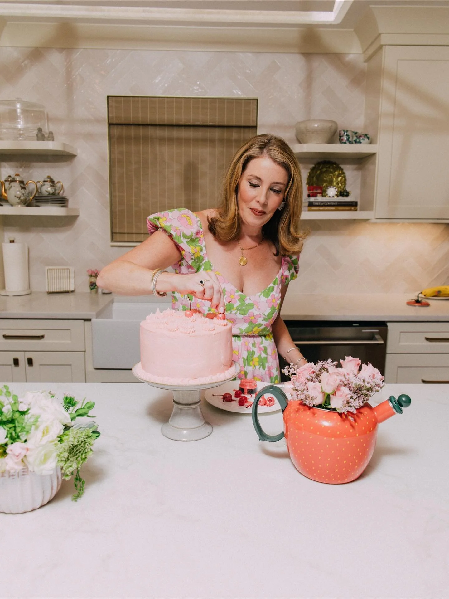 Hi friends! I&rsquo;m Sally &mdash; baker, food stylist, and lover of all things pink and shiny 💗 Thanks for stopping by 🥰

This page started back in 2016 as a way to share my love of decorated sugar cookies and has grown into something so special.