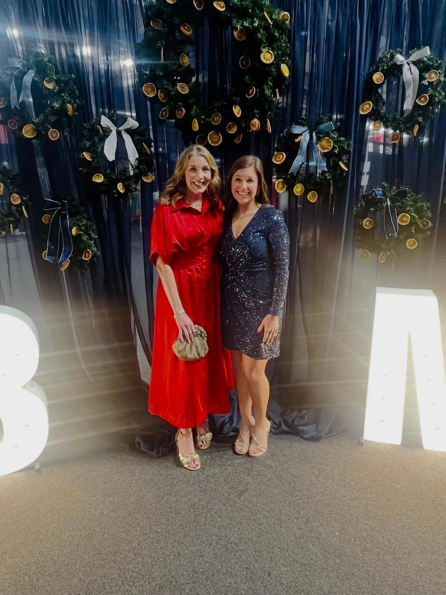 Birmingham, you&rsquo;ve been good to us this week&hearts;️the holiday season has officially started and yes, if you&rsquo;ve tuned in, I went with the red dress from
@anthropologie ✨Mom and I got to meet our fave news teams this week to talk all thi