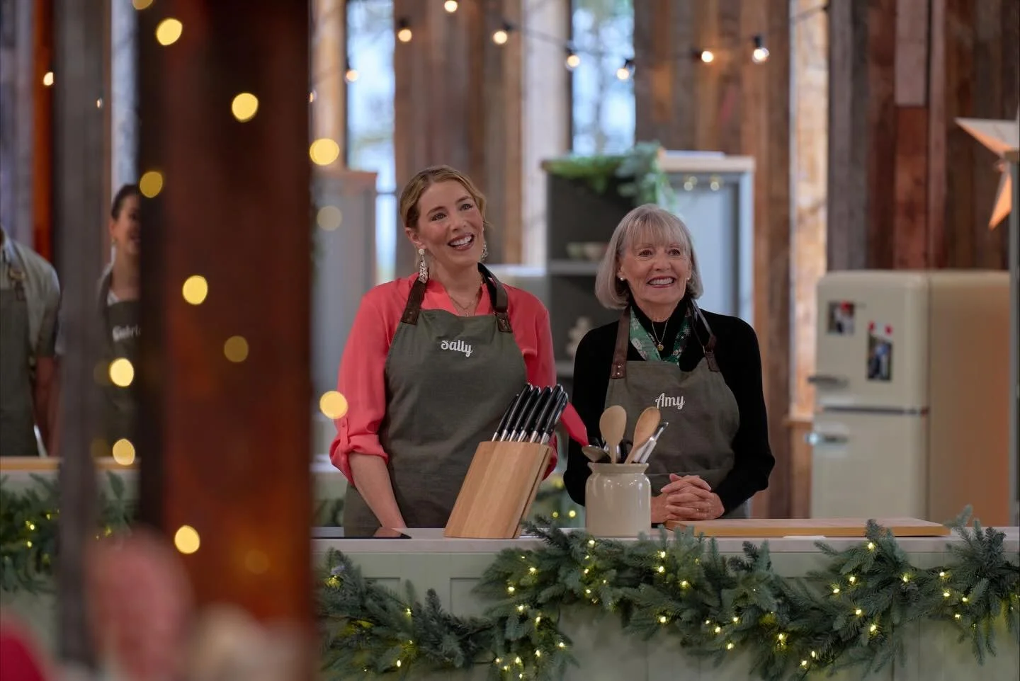 We&rsquo;re unwrapping the magic of Santa&rsquo;s Workshop this week, with sweet surprises and childhood nostalgia along the way!🎅🏻🎁

Tune in to episode 5 of #BakedWithLove: Holiday, Monday, November 24, at 9/8c on @HallmarkChannel, next day on @H