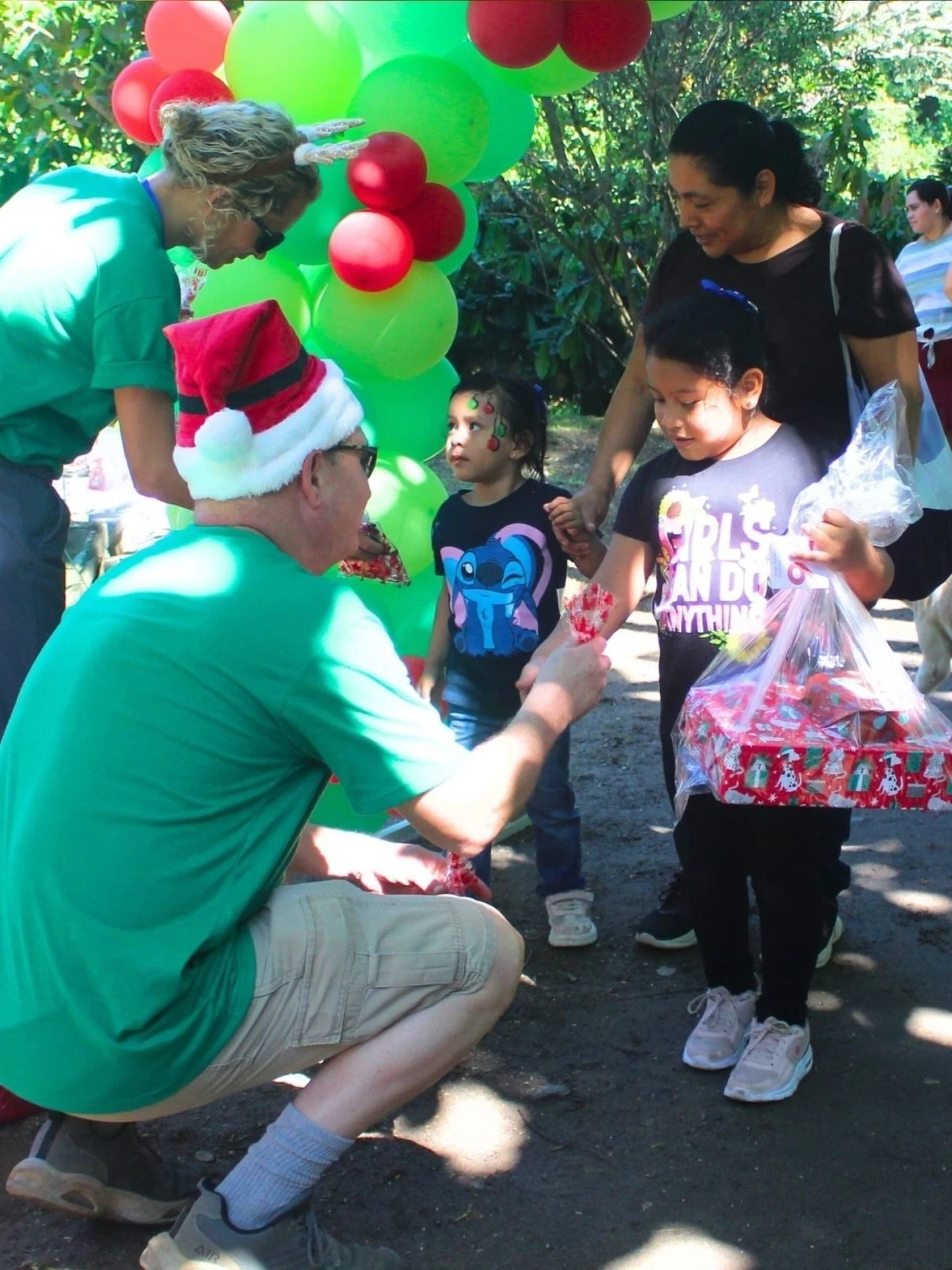 🎄What if you helped create the moments that make Christmas feel special?

Join us in El Salvador (December 8-13) as we partner with La Casa de mi Padre to host two unforgettable Christmas celebrations for foster families and the surrounding communit