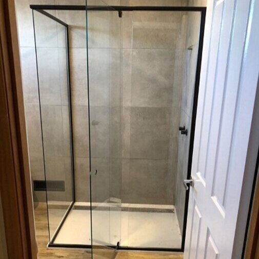 black-u-channel-pivot-shower-thumnail.jpg