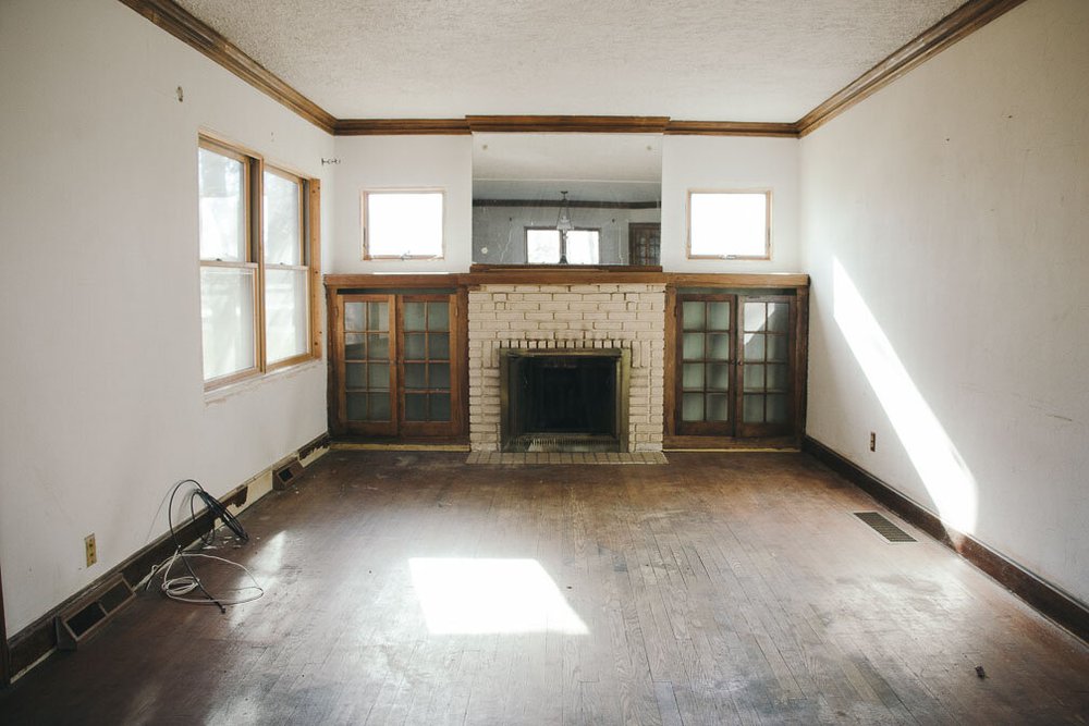 Livingroom-before.jpg
