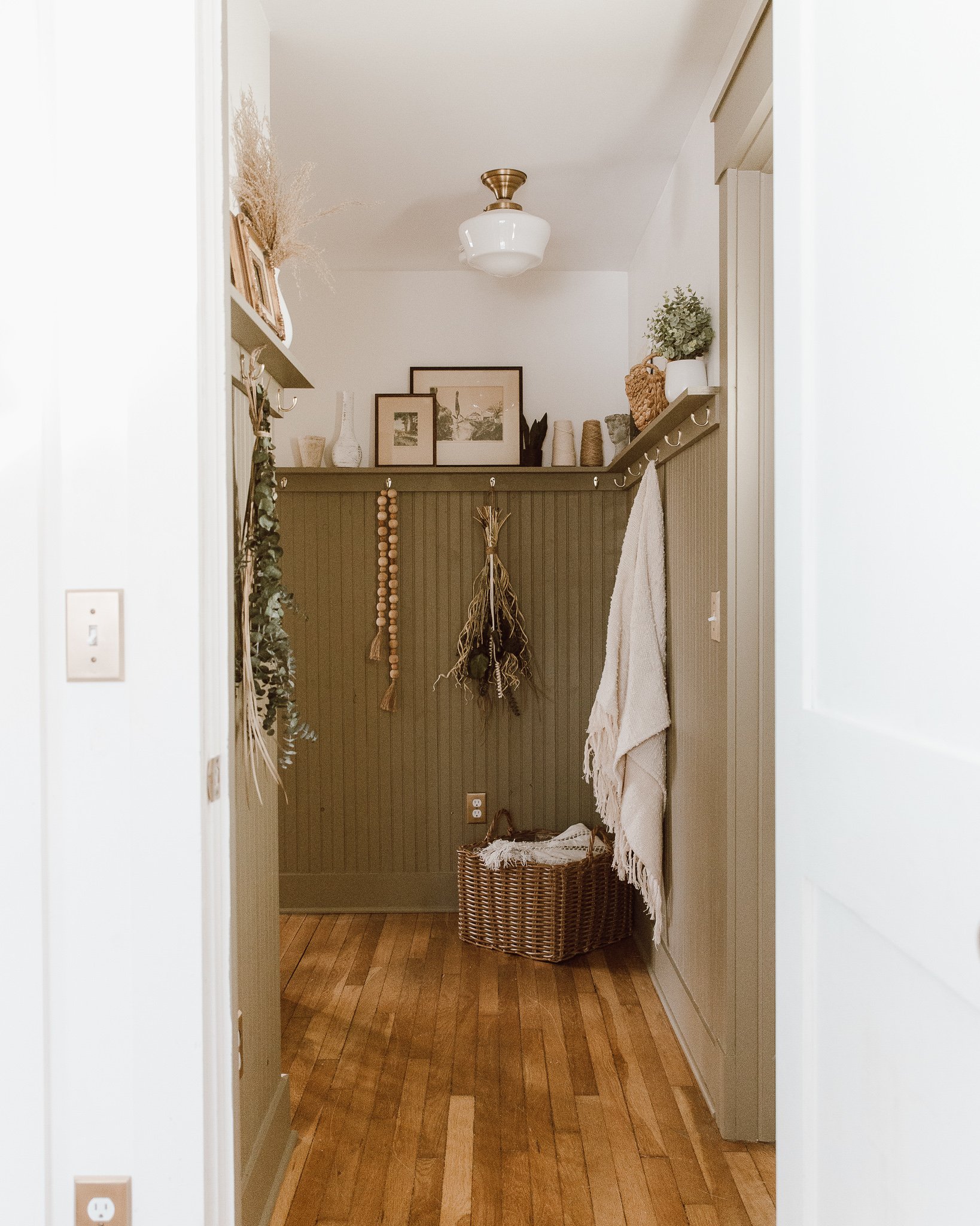 An Easy DIY Beadboard Hook Wall In The Kids' Bathroom