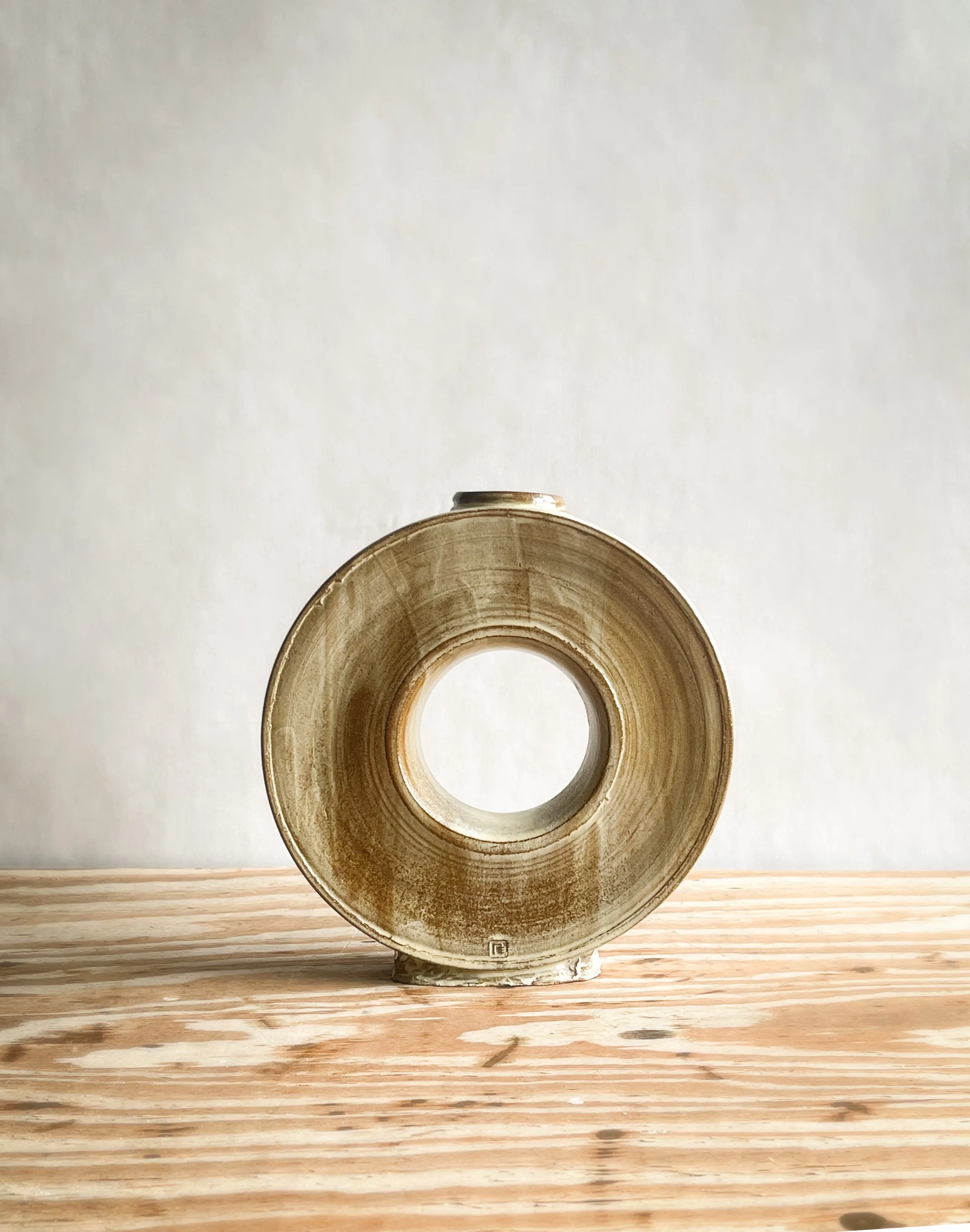 ring vase.jpeg