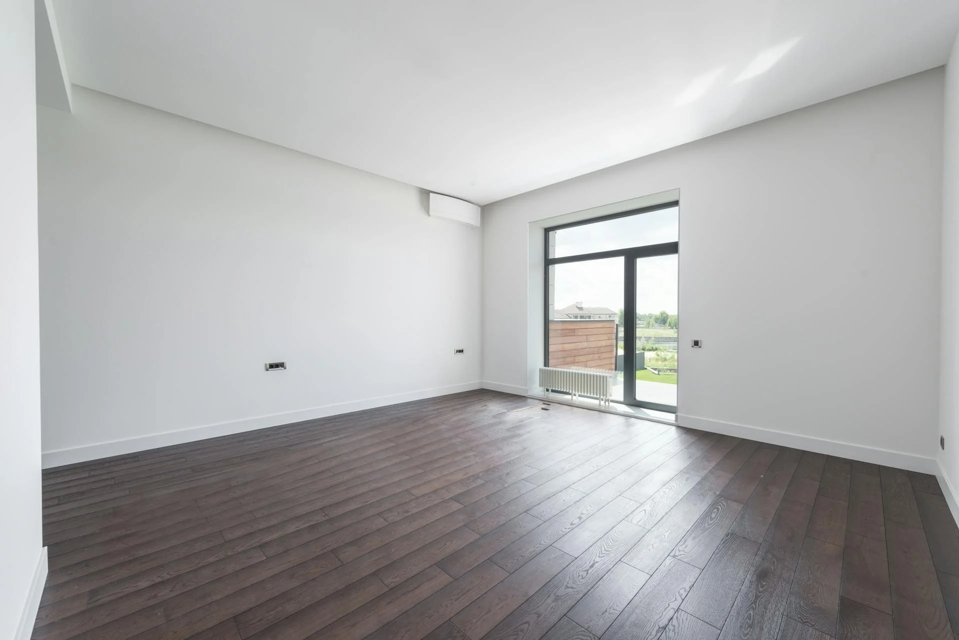 Top Reasons to Replace Outdated Laminate Before Summer